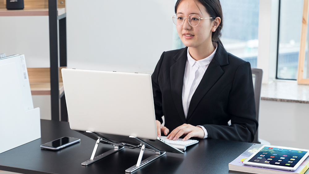 ¿Por qué necesitas un soporte para computadora portátil?