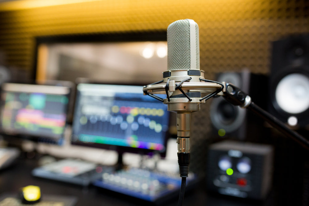 equipos y accesorios para un estudio de grabación