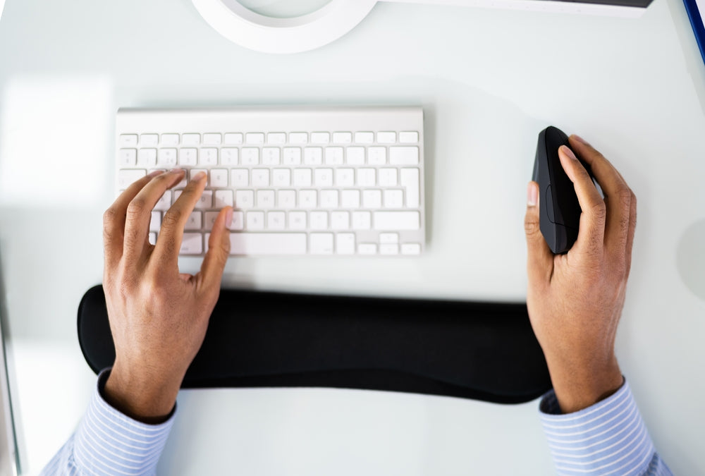 accesorios para mejorar la ergonomía al usar el ordenador