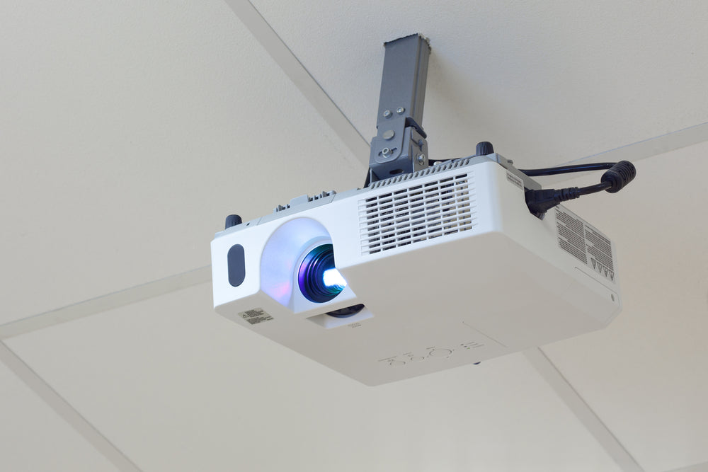 Cómo instalar un proyector en el techo - Montech