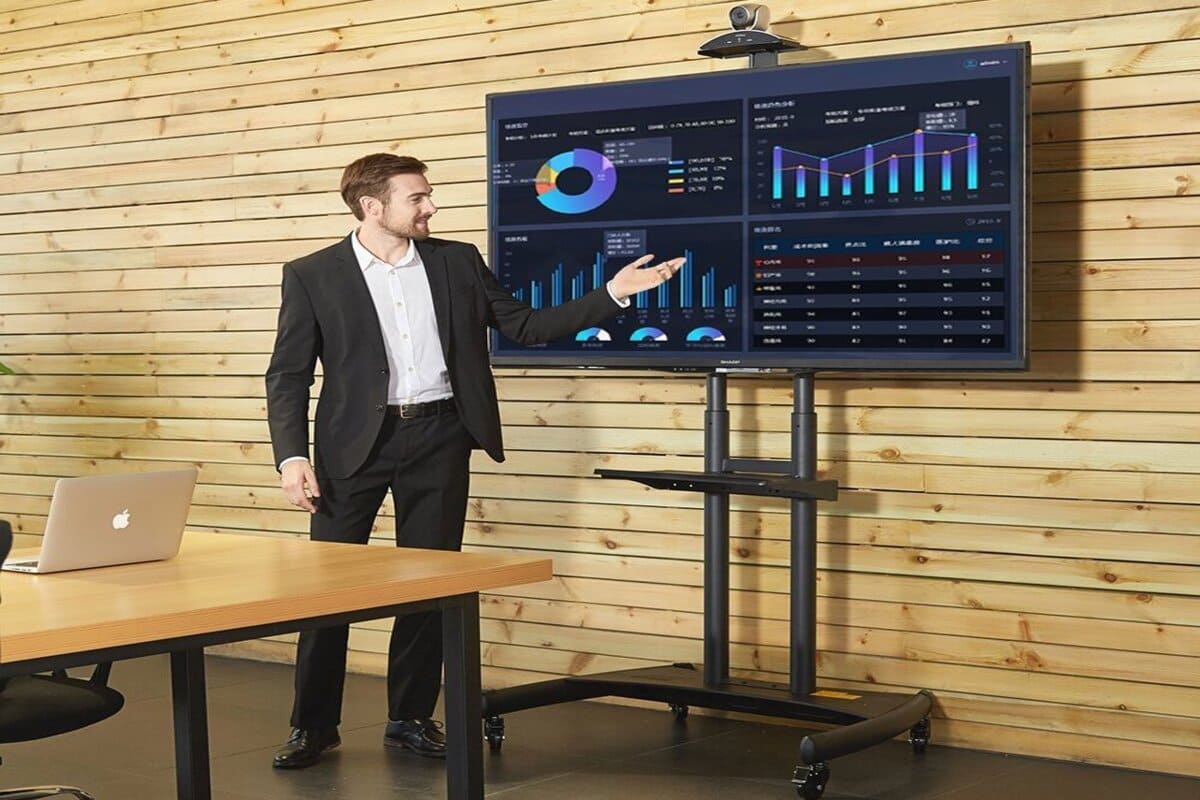 Ventajas de usar un pedestal para TV en salas de reuniones