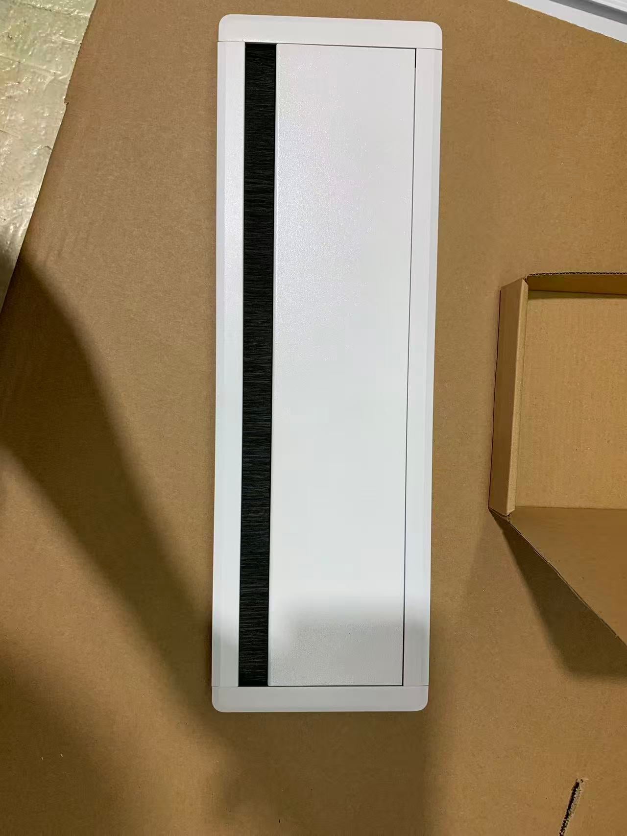 Tapa Pasacables de Aluminio con Cierre Lento (Largo 40 x Anch 12.7 cm)