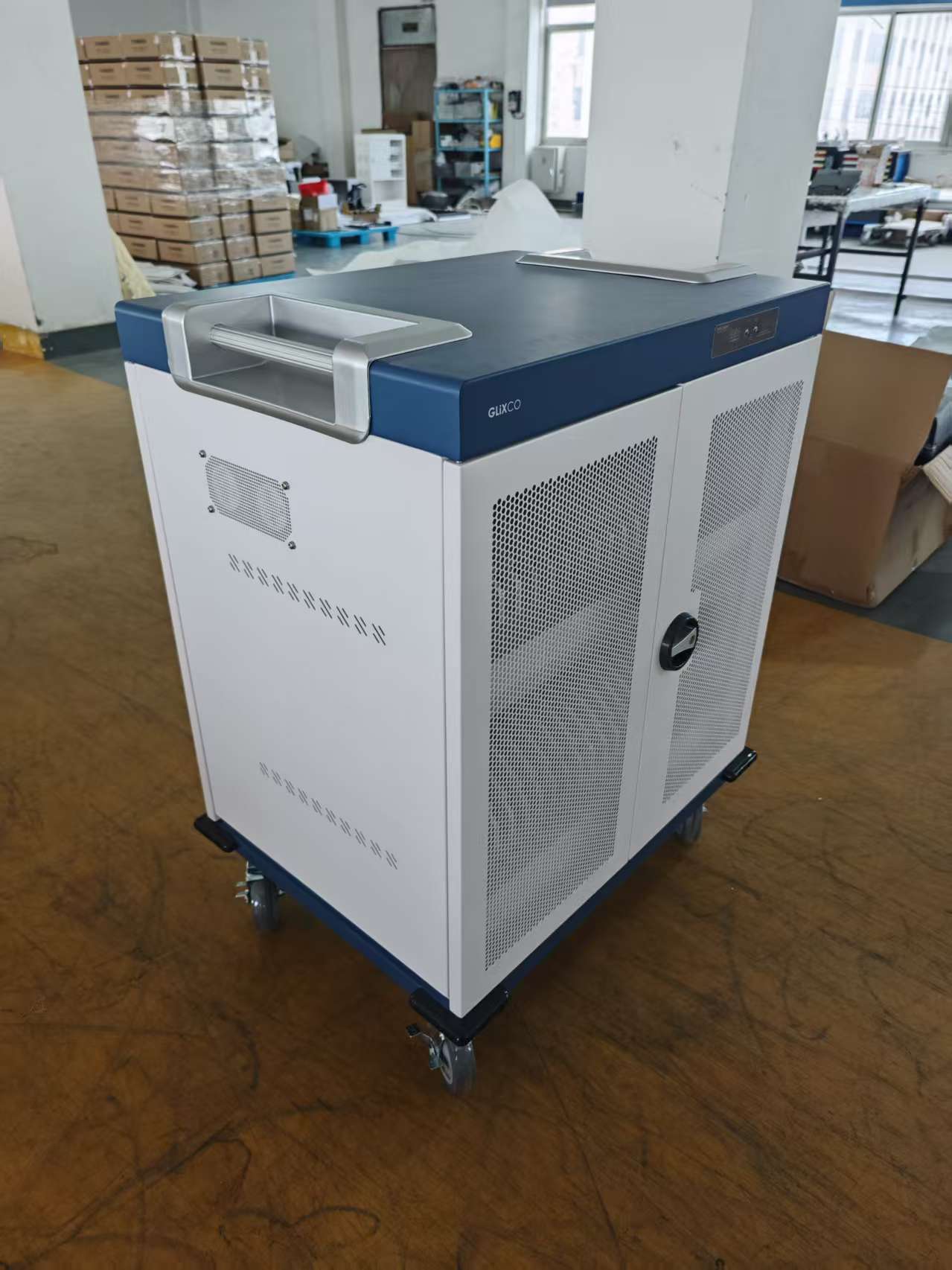 Estacion Gabinete de Carga Movil para Portatiles Tablet Laptops 15.6 Pulg / 40 Puertos