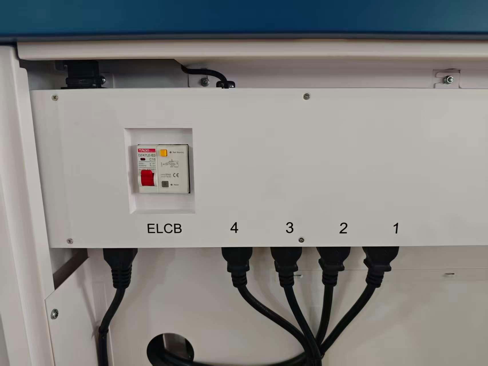 Estacion Gabinete de Carga Movil para Portatiles Tablet Laptops 15.6 Pulg / 40 Puertos