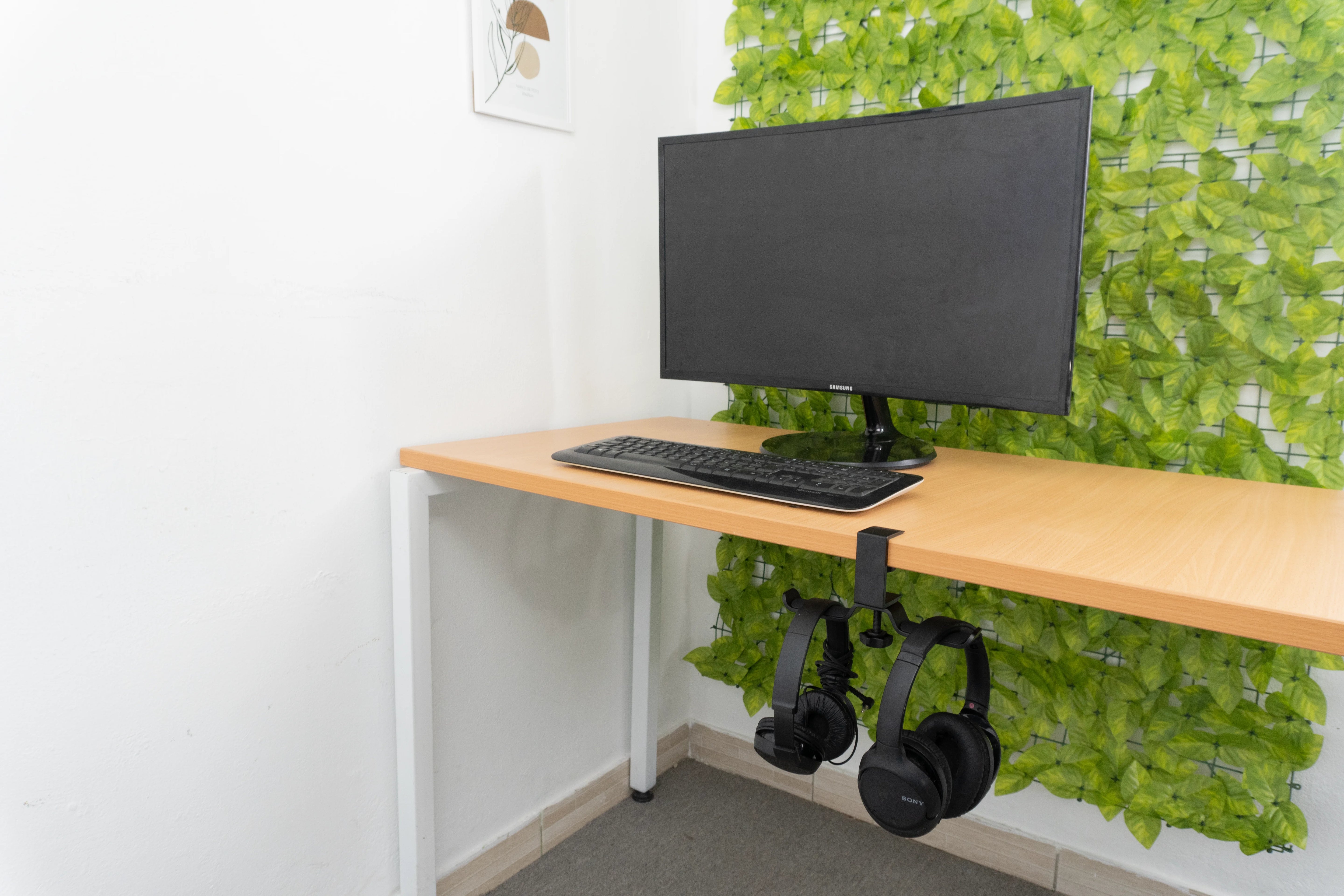 Soporte Doble para Audífonos con Abrazadera