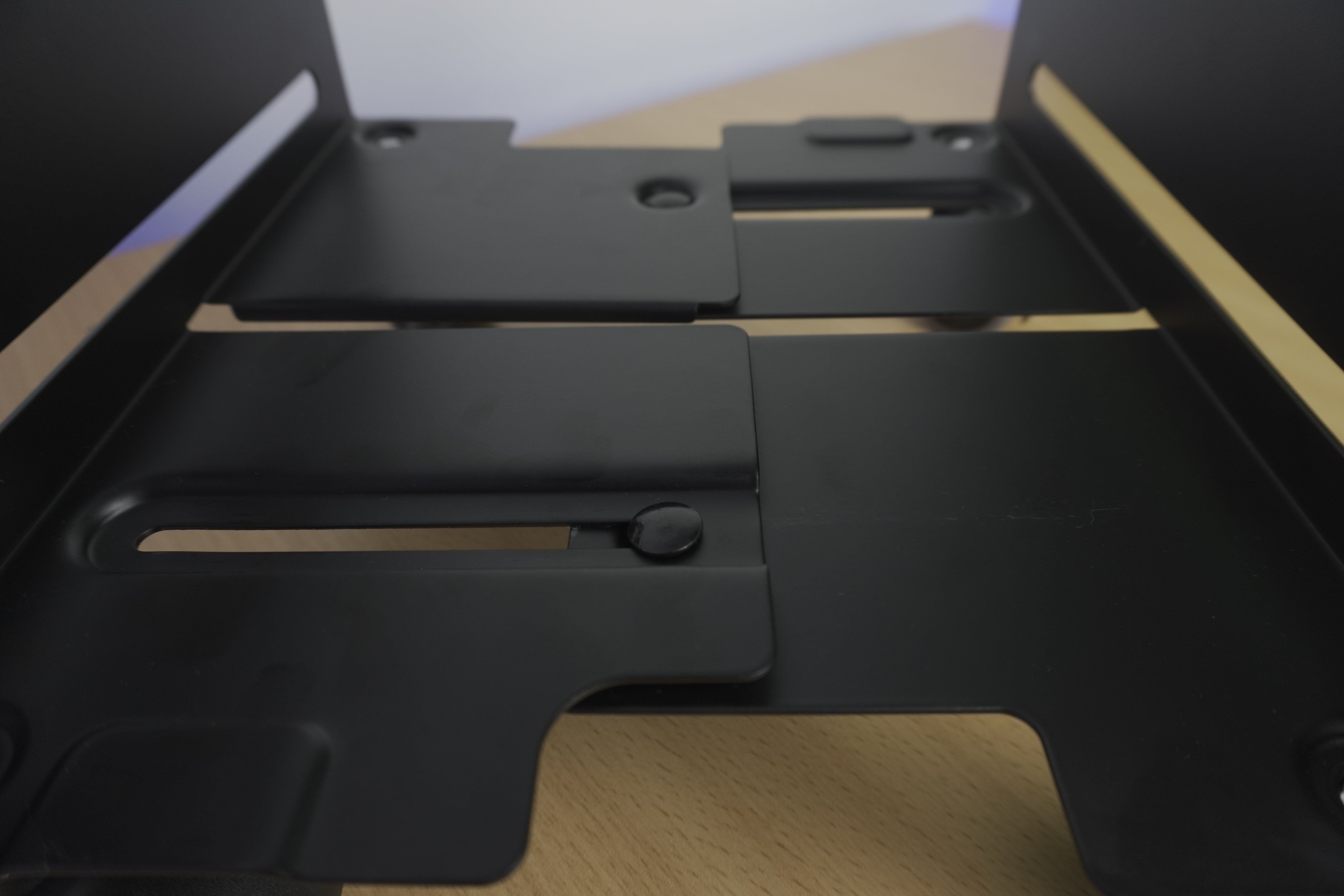 Base con ruedas para case CPU / PC Standard / Ancho regulable 11.9~20.9cm