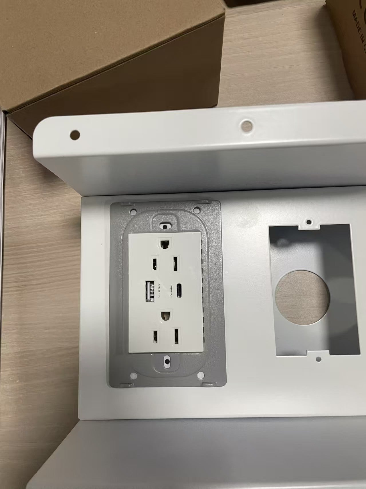 Caja de Conexion Metalico sin Tapa para 2 o 3 Modulos