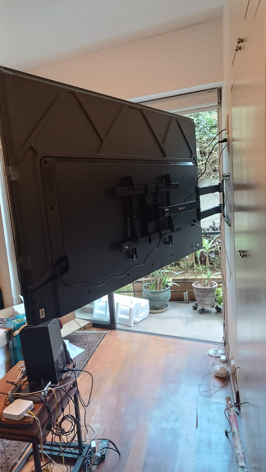 Rack Giratorio TV 32 a 75 Pulg / VESA Max 60x40cm / Carga 45 kg / Brazo extendido 100 cm