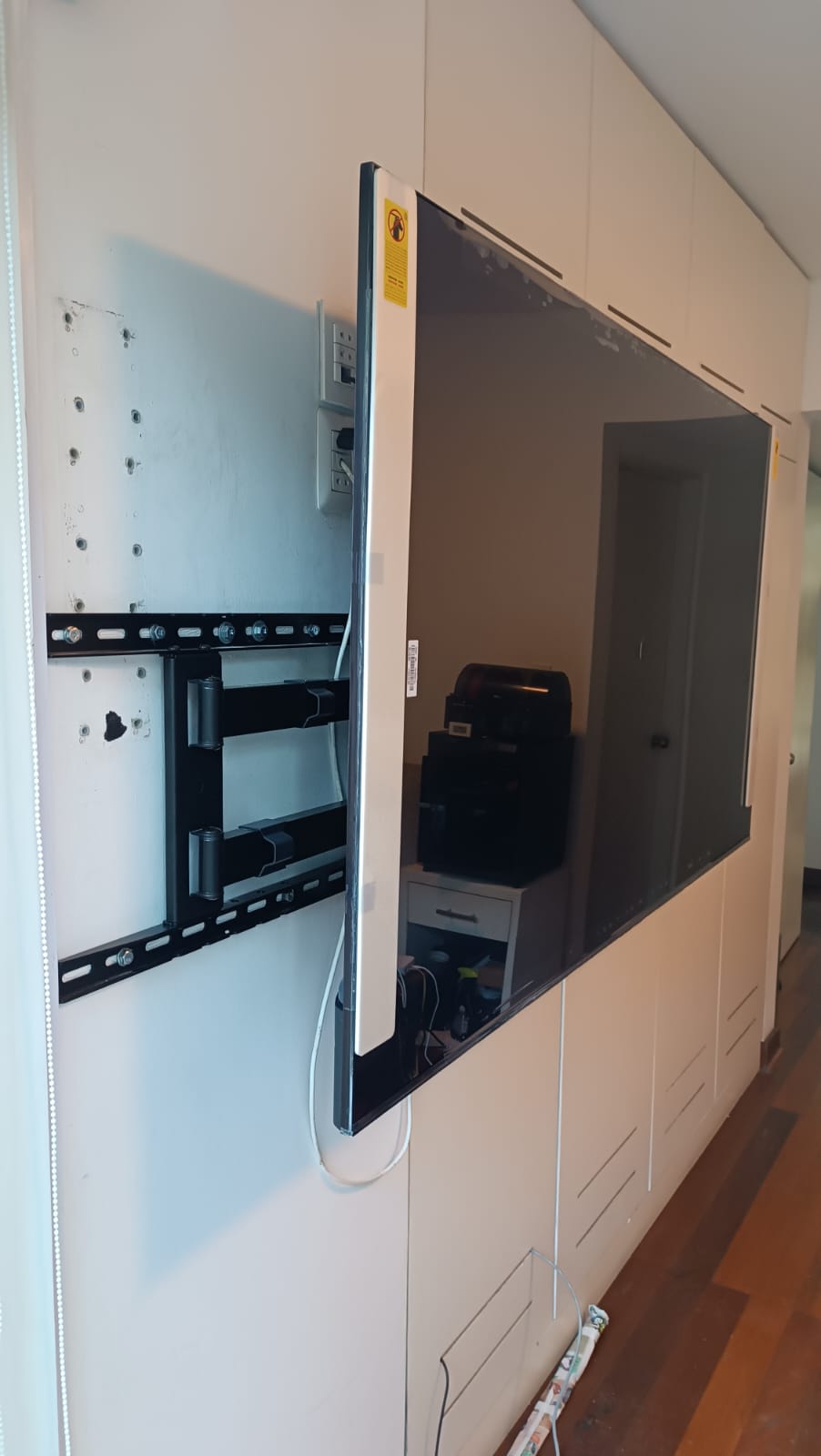 Rack Giratorio TV 32 a 75 Pulg / VESA Max 60x40cm / Carga 45 kg / Brazo extendido 100 cm