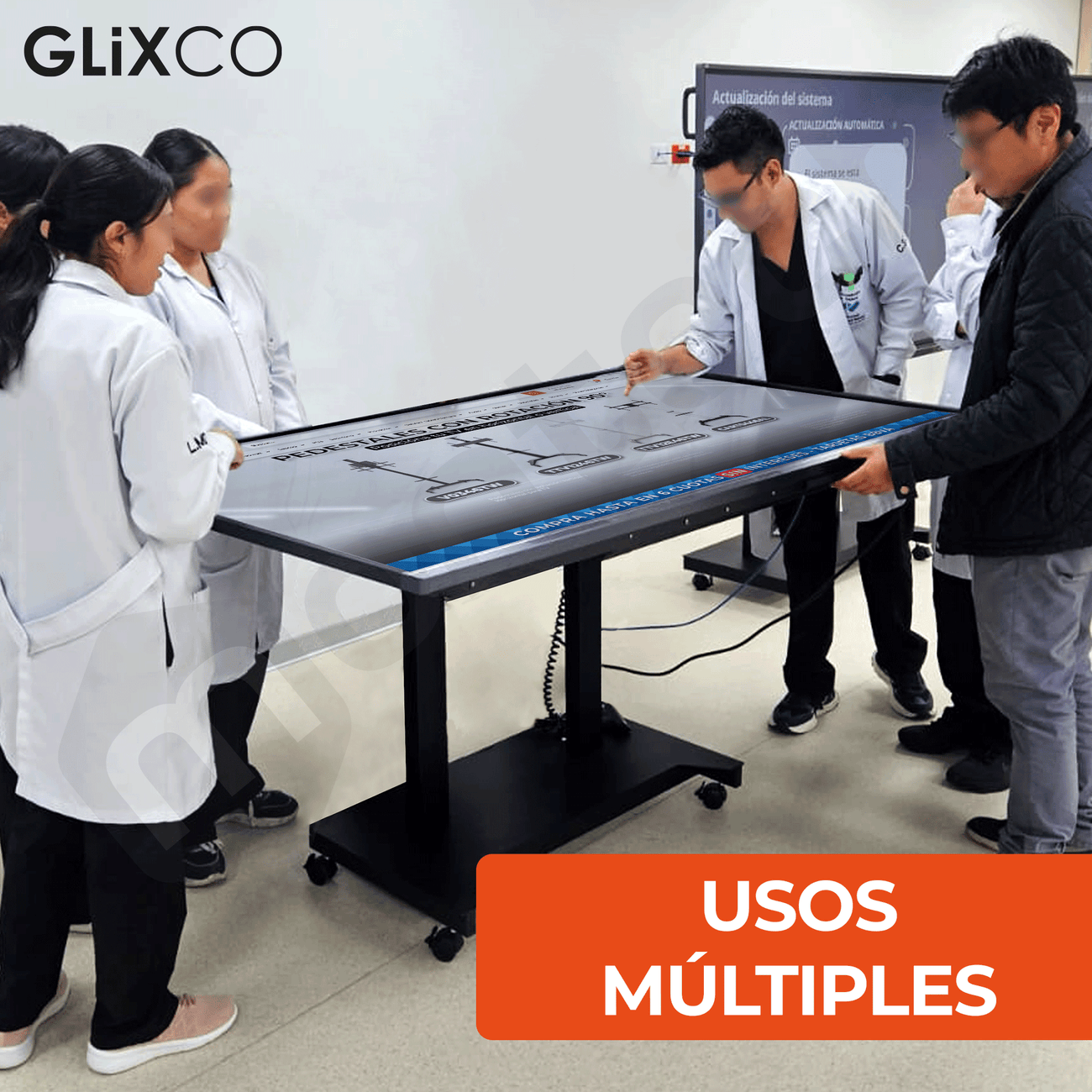 Pedestal Eléctrico Motorizado con Ruedas para TV Pantalla Interactiva 52 a 84 Pulg / VESA Max 900x600mm / Carga 100 kg