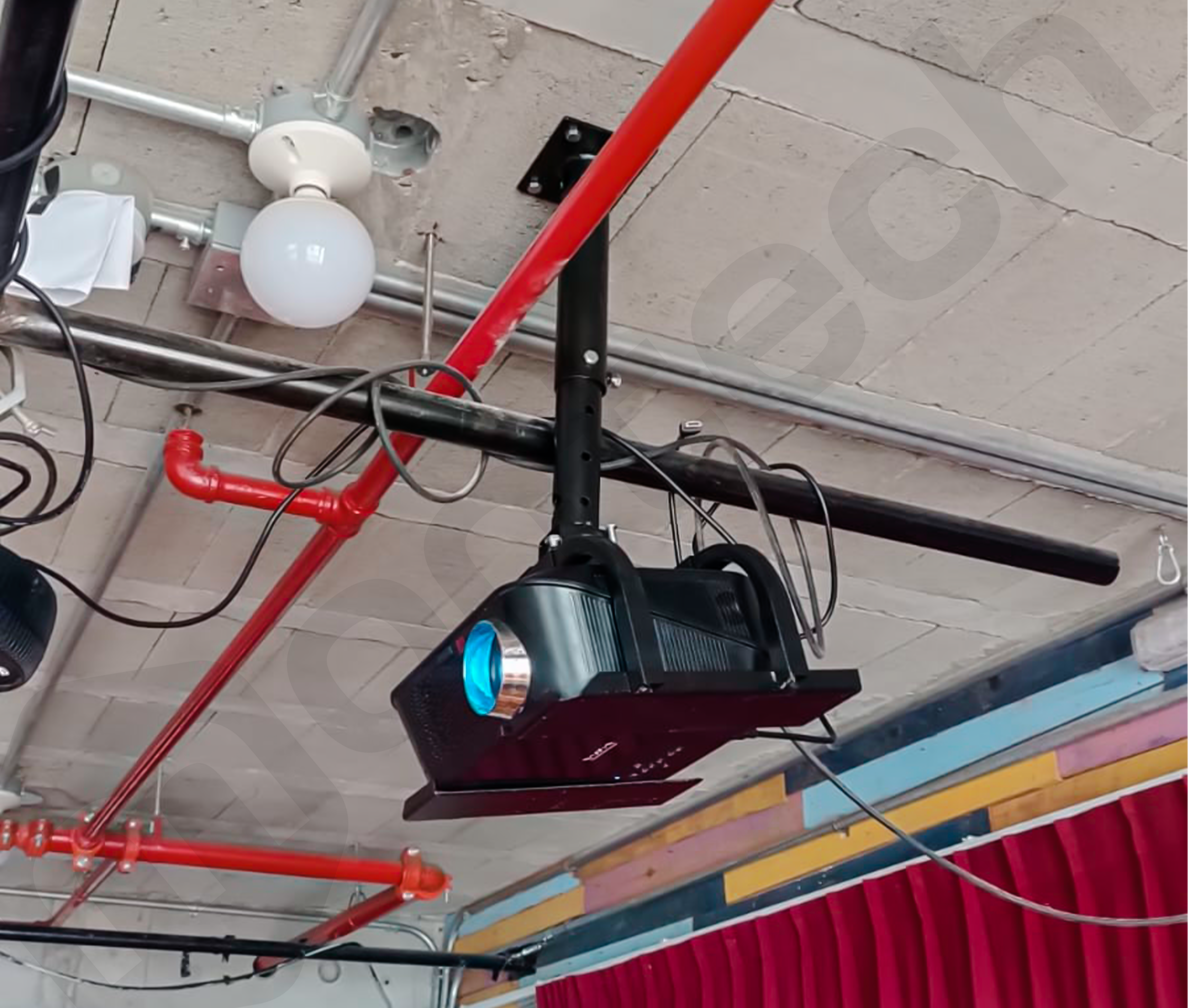 Soporte Techo para Proyector Tipo canastilla Regulable / Altura Tubo 25.5 a 45 cm