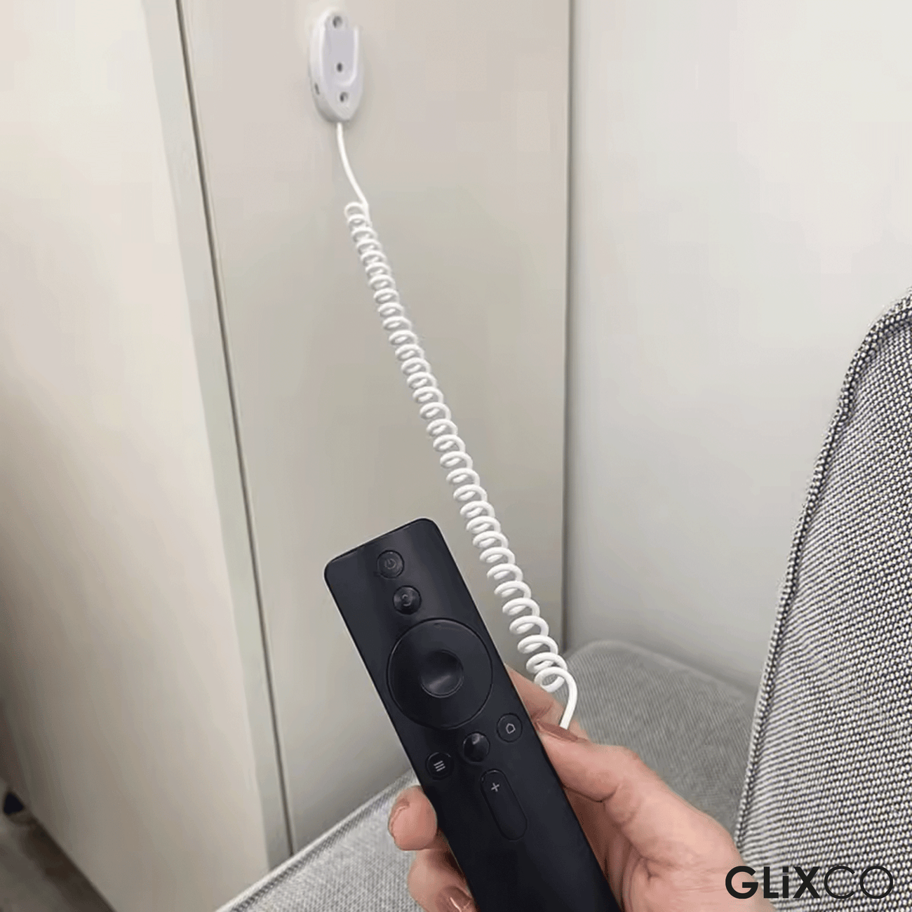 Cable Retráctil Imantado para Control Remoto / Soporte Magnético Antipérdida / Fijación en pared / Largo Max 80cm
