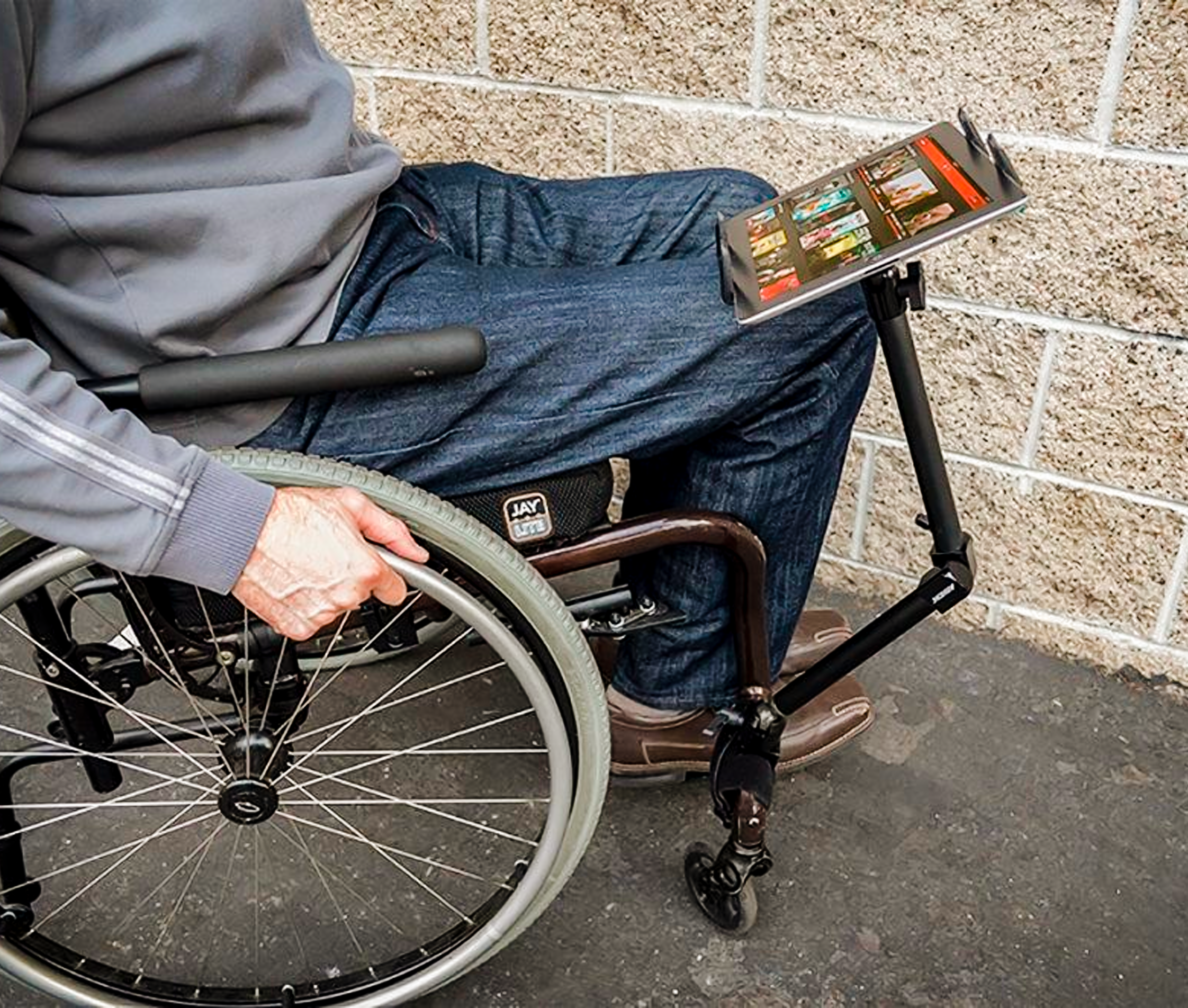 Soporte para tablet 7 a 18.4 Pulg - Montaje en Escritorio o Silla de Ruedas - Abrazadera tipo Prensa