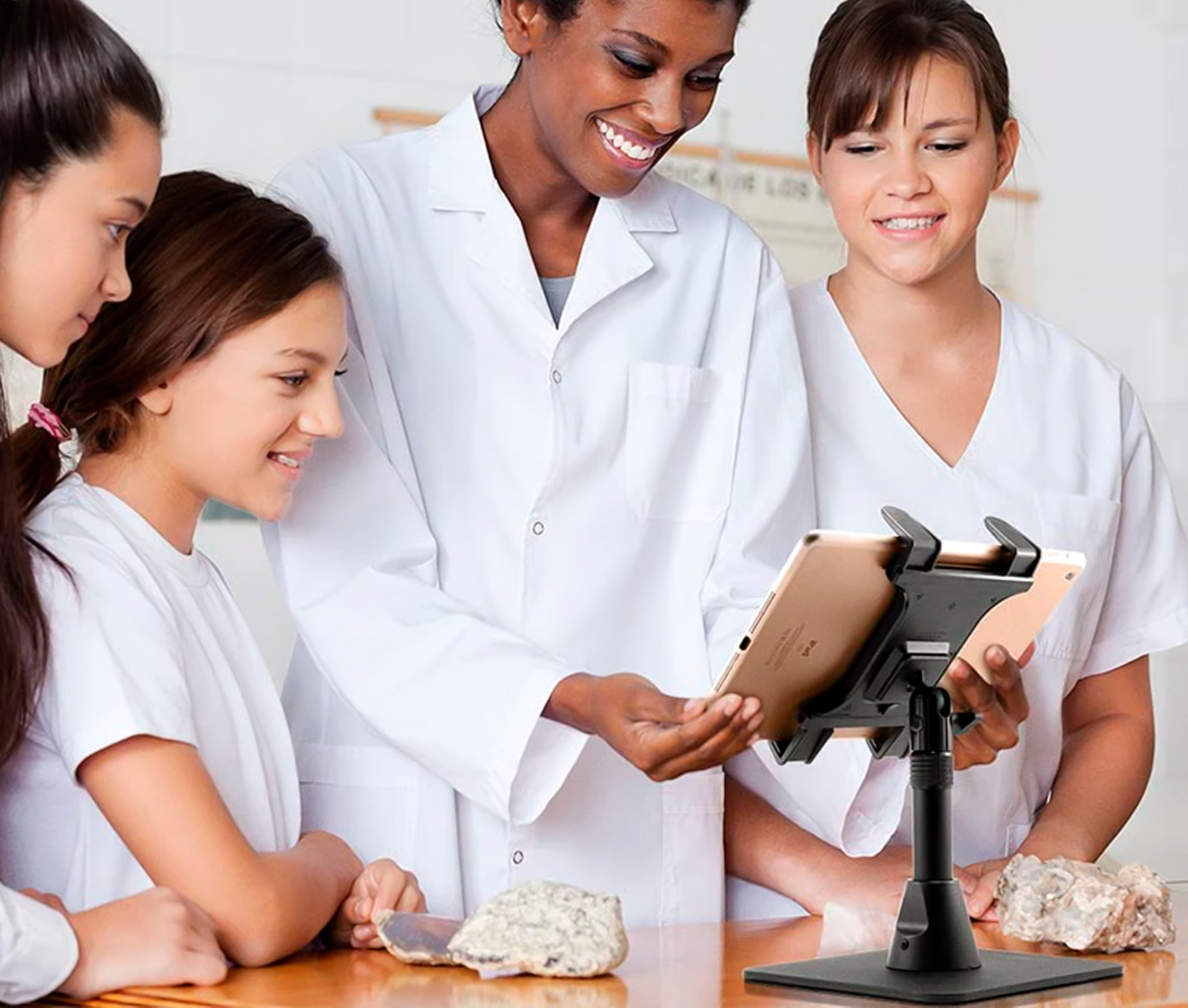 Soporte con Base de Escritorio para Tablet de 7.1 a 18.4 Pulg