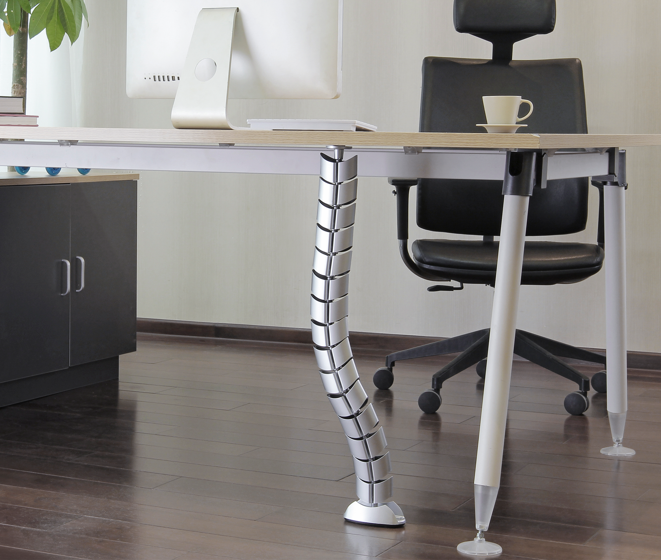 Vertebra Flexible Para Organizar Cables de Escritorio / Altura Max 73cm