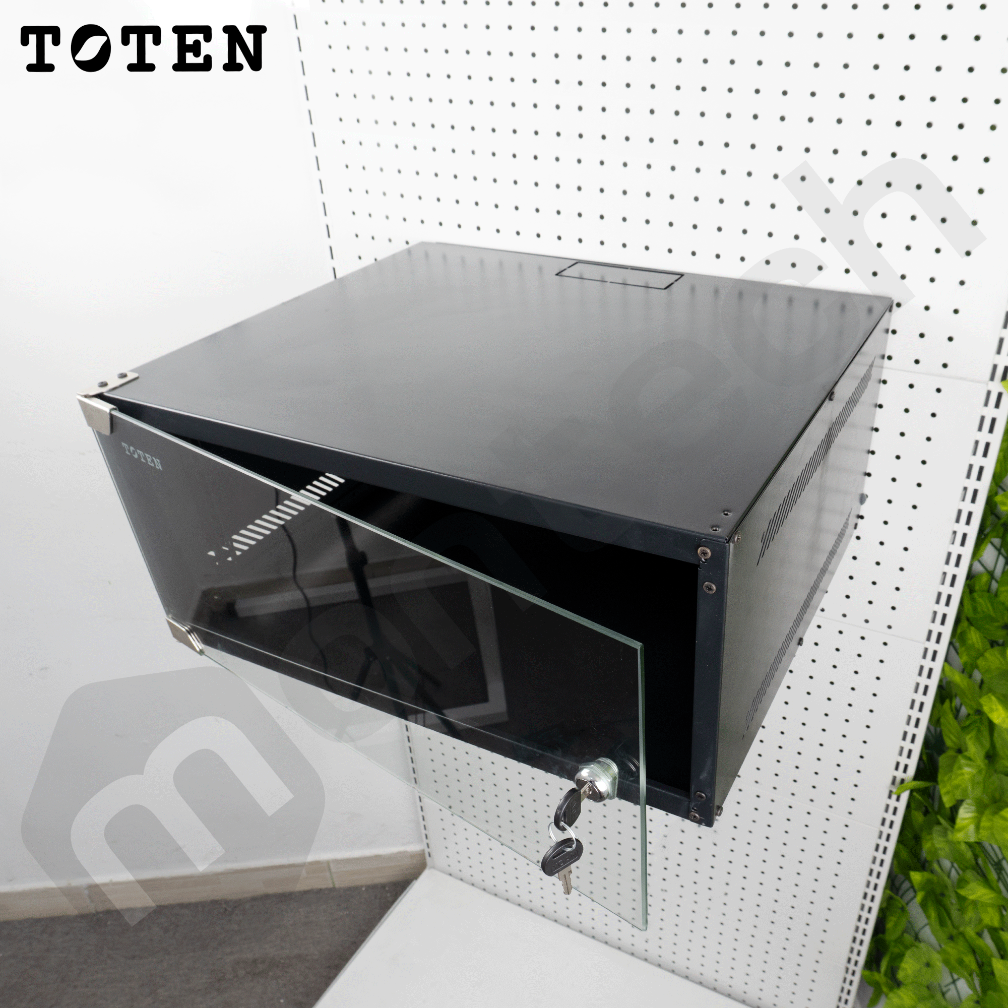 Gabinete de Pared para Servidores / 4RU / 52x44x24.5 cm (Largo, ancho y alto)