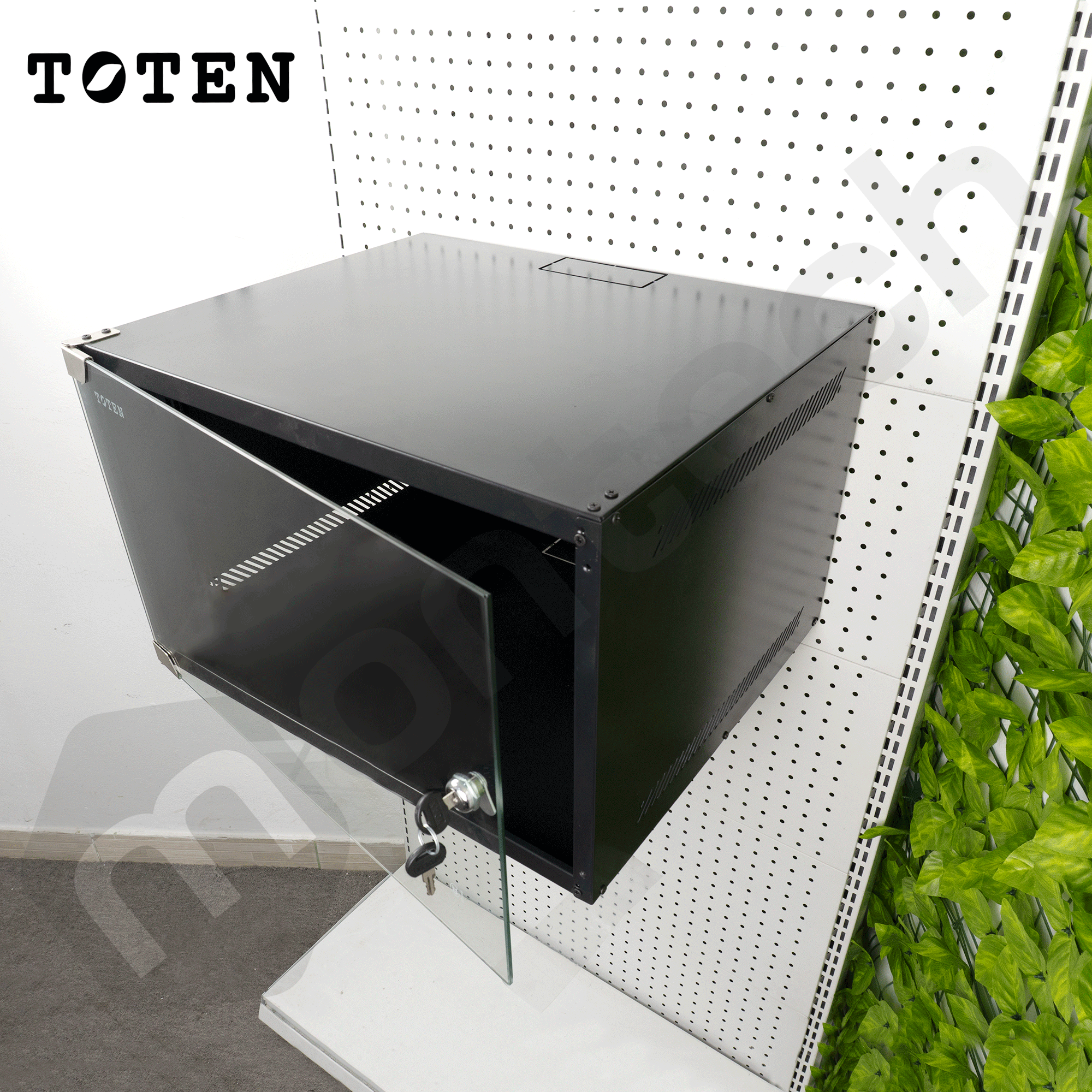 Gabinete de Pared para Servidores / 6RU / 52x43.5x33 cm (Largo, ancho y alto)