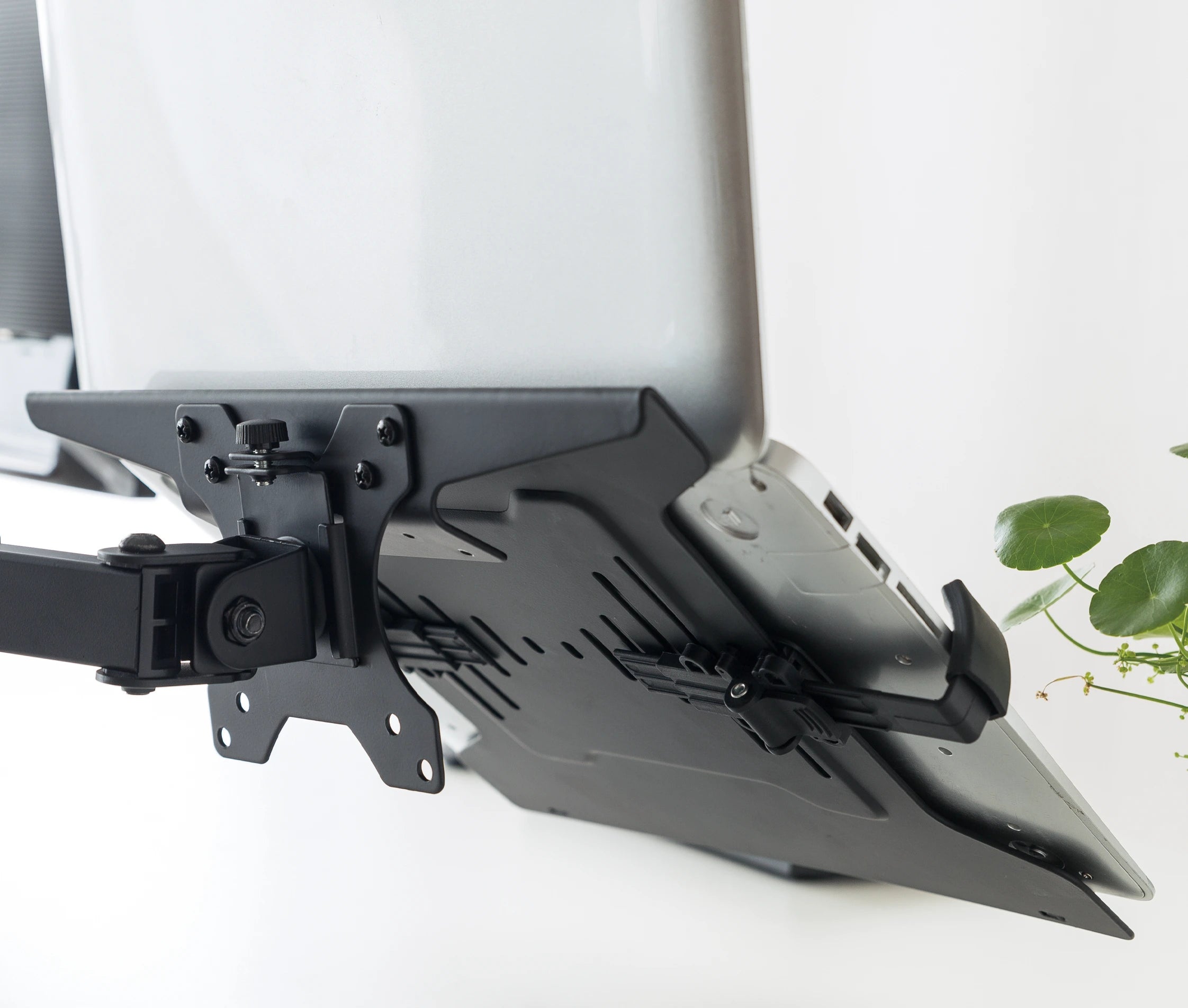 Bandeja De Adaptación Vesa Universal para Laptop 15.6 pulg