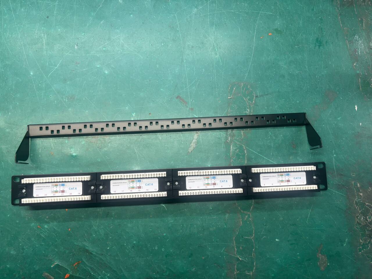 PATCH PANEL DE 24 PUERTOS RJ-45 CAT 6