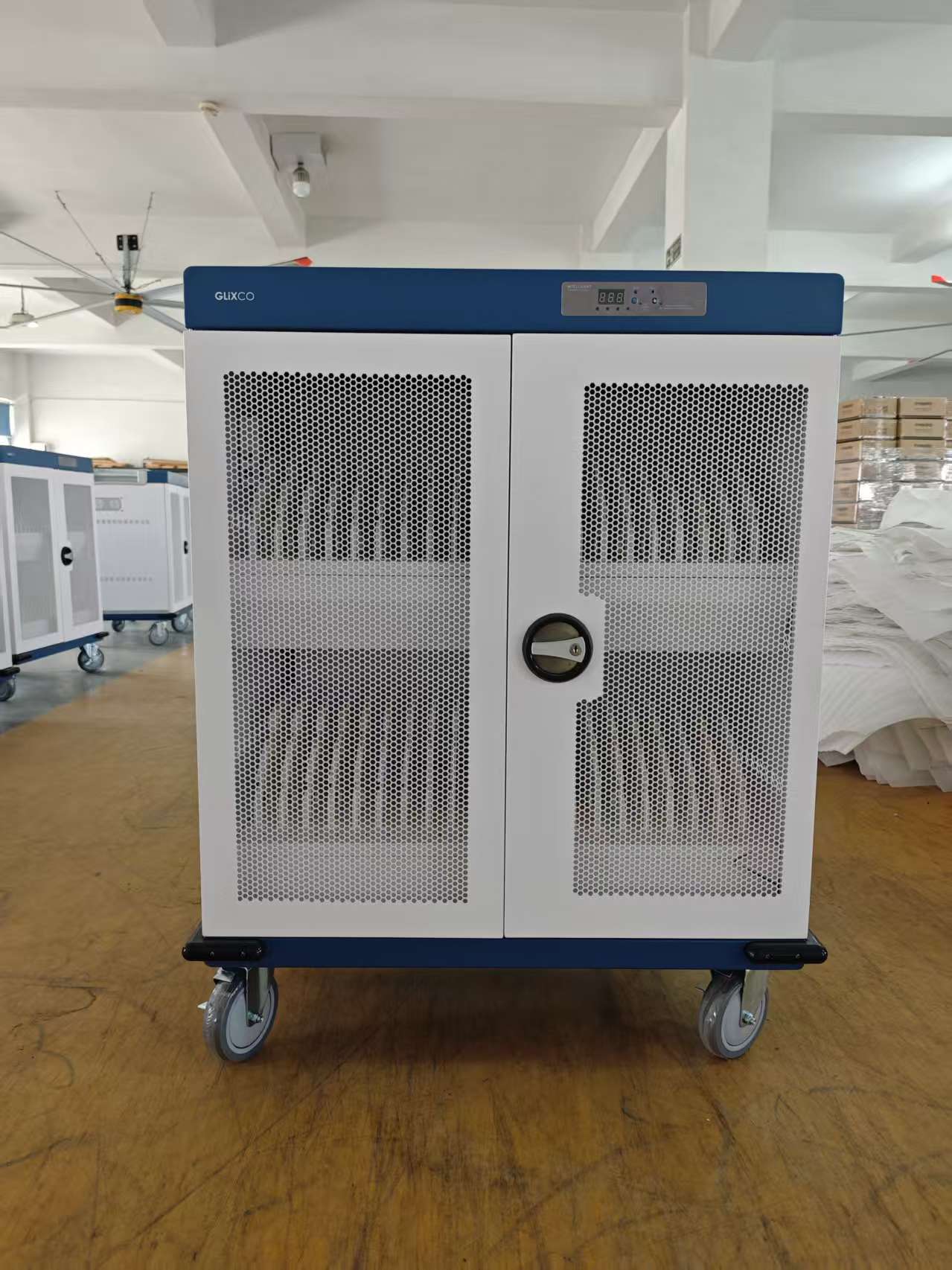 Estacion Gabinete de Carga Movil para Portatiles Tablet Laptops 15.6 Pulg / 40 Puertos