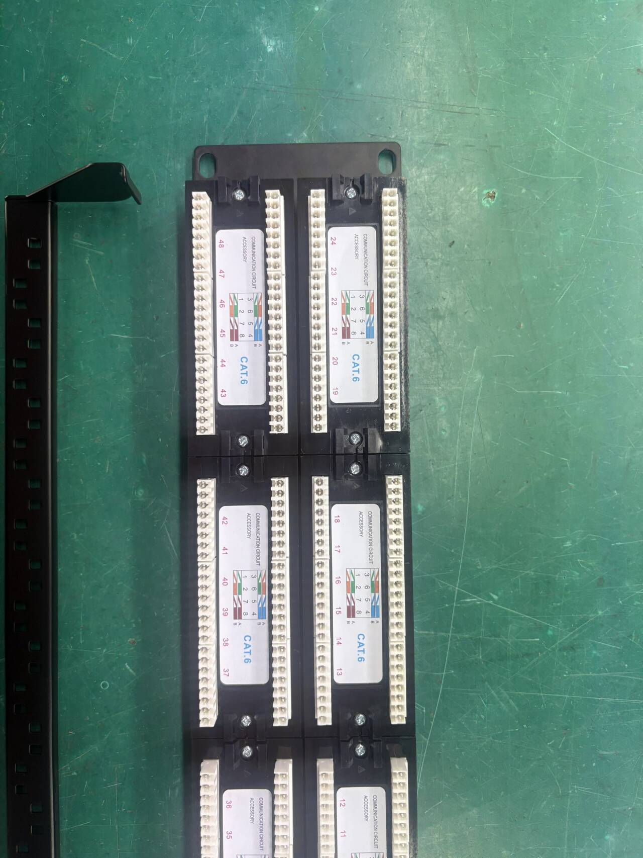 PATCH PANEL DE 48 PUERTOS RJ-45 CAT 6
