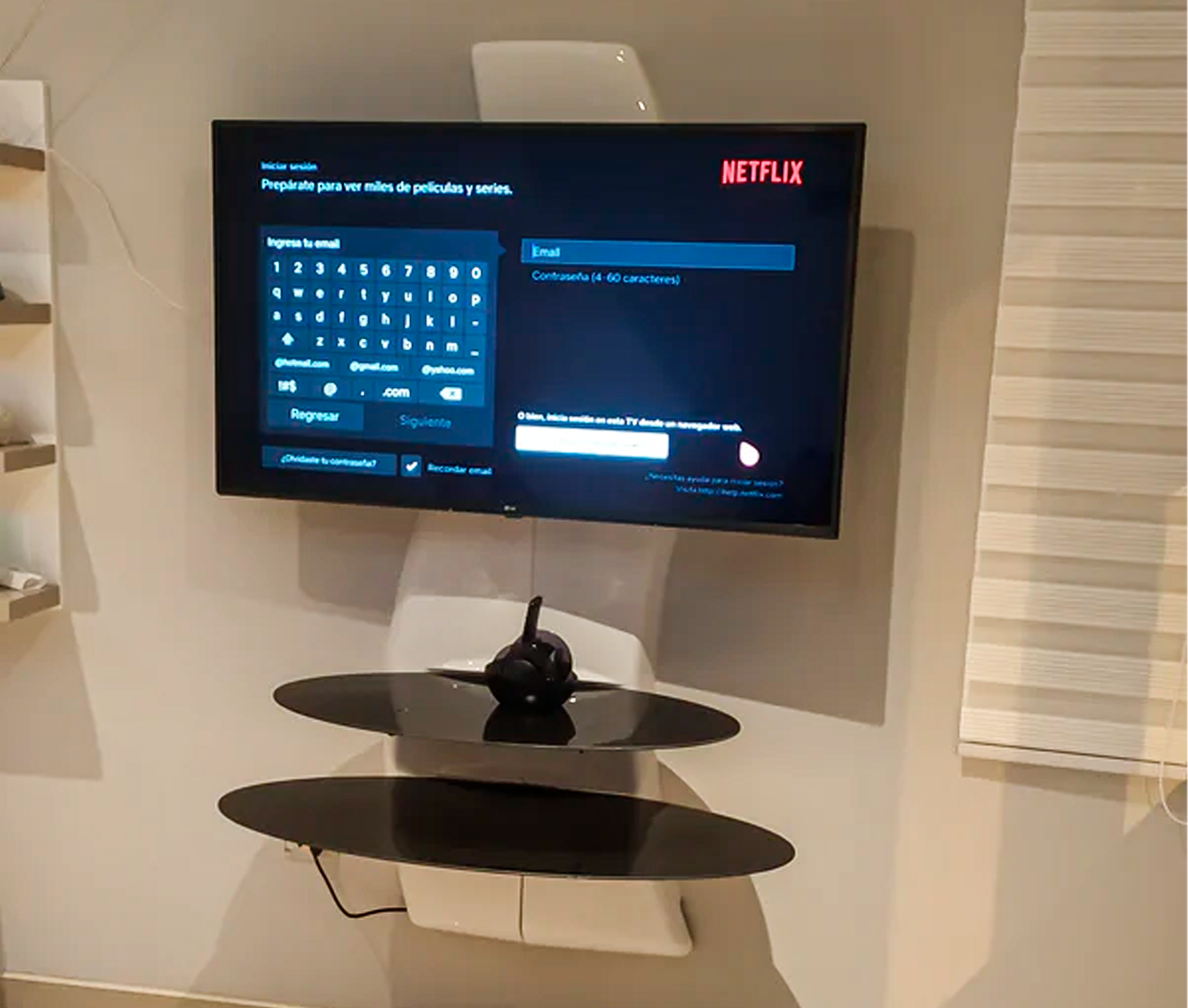 Mueble Flotante para TV 32 a 65 Pulg / VESA Max 600x400mm / Carga 20 kg