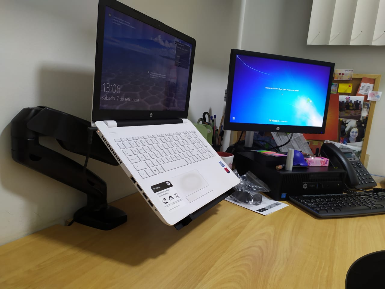 Rack Soporte con Gas Spring para Laptop 10 a 15 Pulg