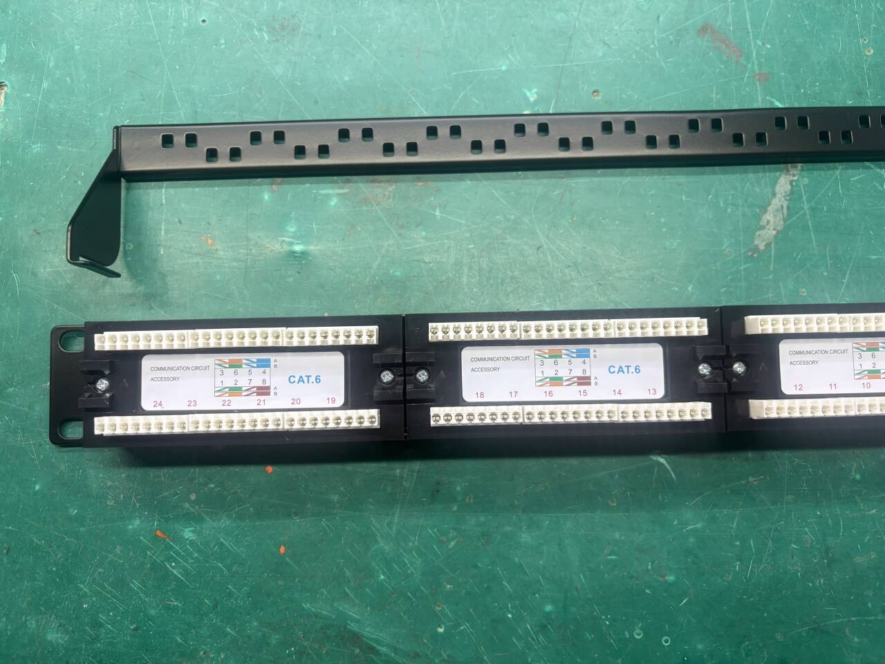 PATCH PANEL DE 24 PUERTOS RJ-45 CAT 6