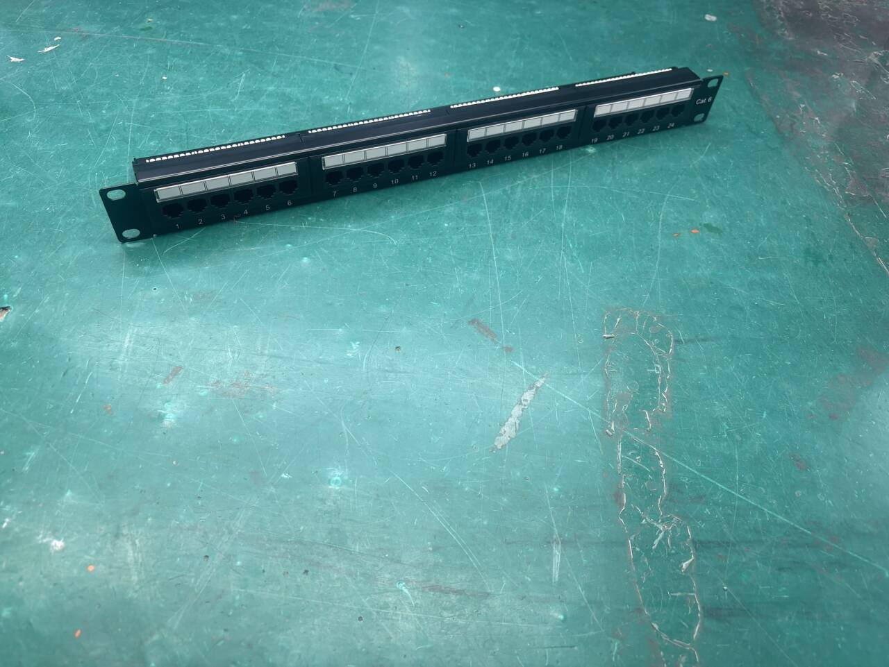 PATCH PANEL DE 24 PUERTOS RJ-45 CAT 6