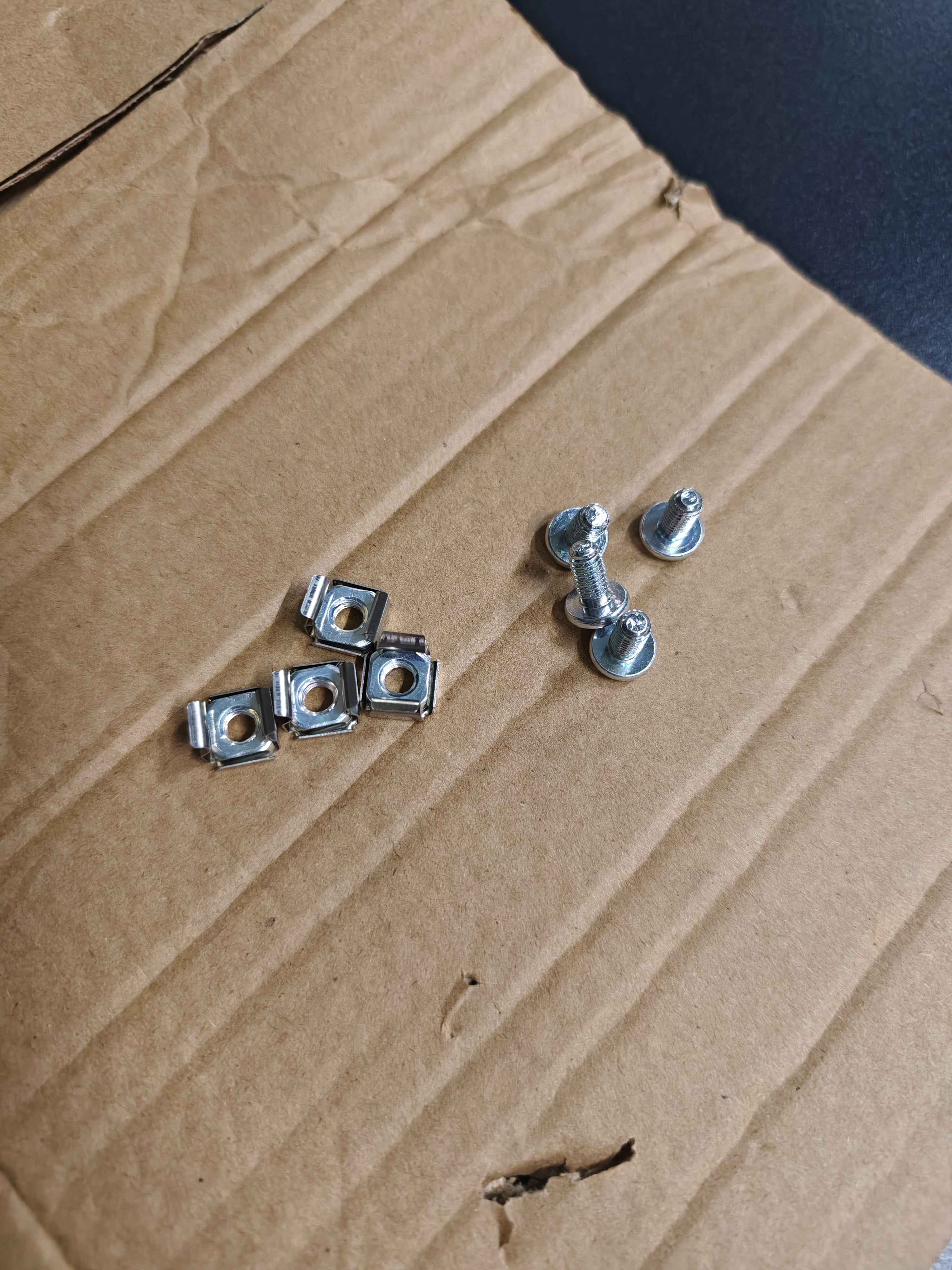 Ordenador de cables metálico 1RU con tapa