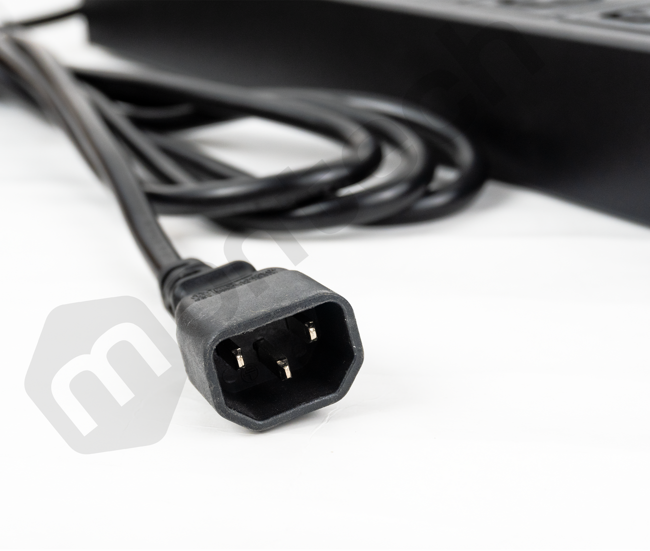 PDU Power Rack tomacorriente 8 tomas / UL PLUG 220-250V , C13 / Cable 16AWG x 2.80 Mts