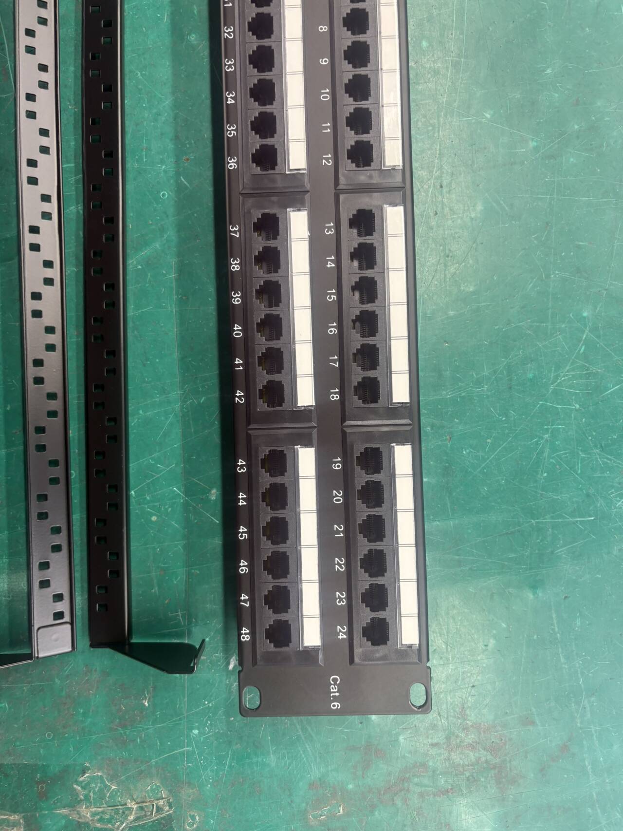 PATCH PANEL DE 48 PUERTOS RJ-45 CAT 6