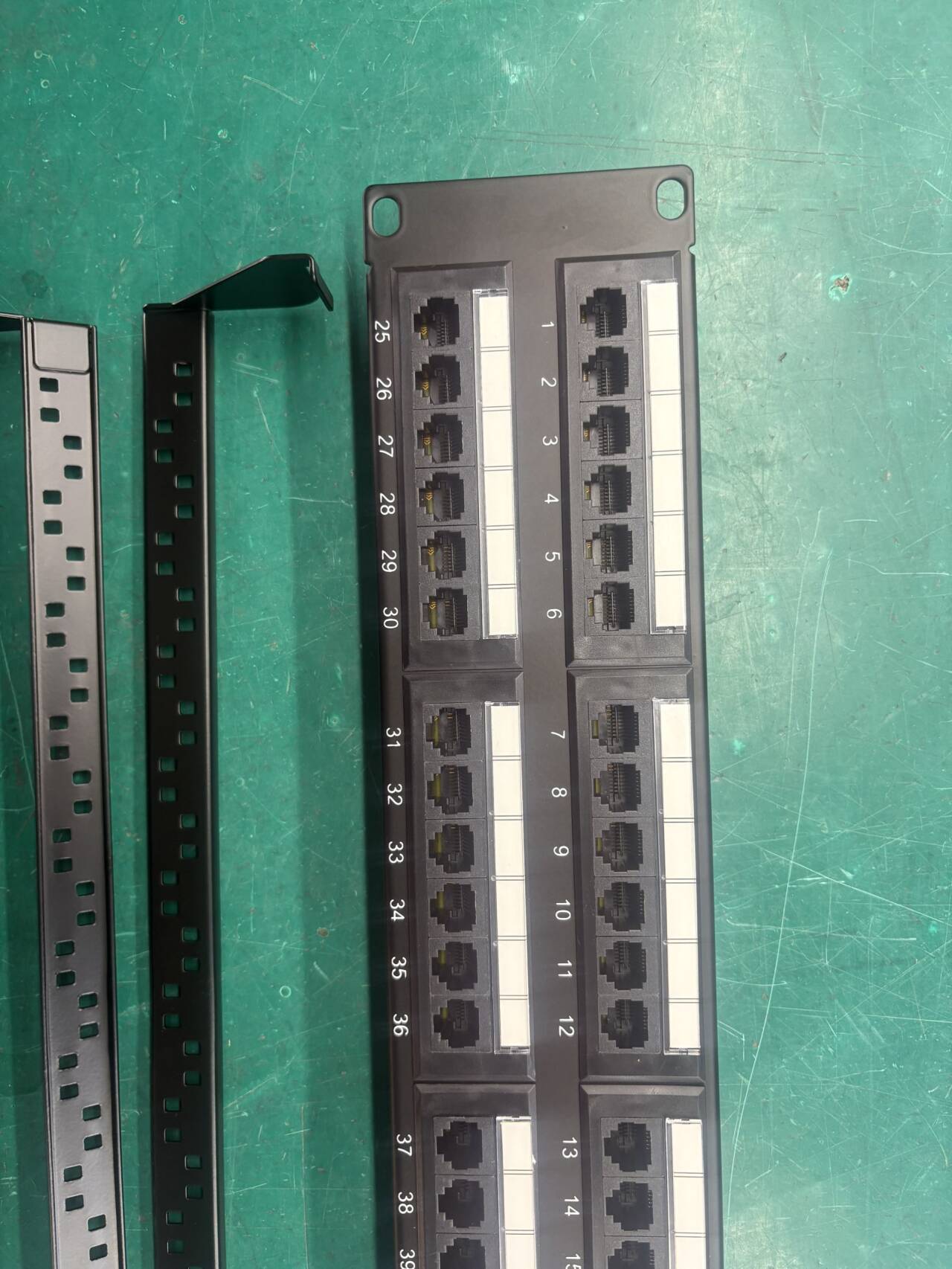 PATCH PANEL DE 48 PUERTOS RJ-45 CAT 6