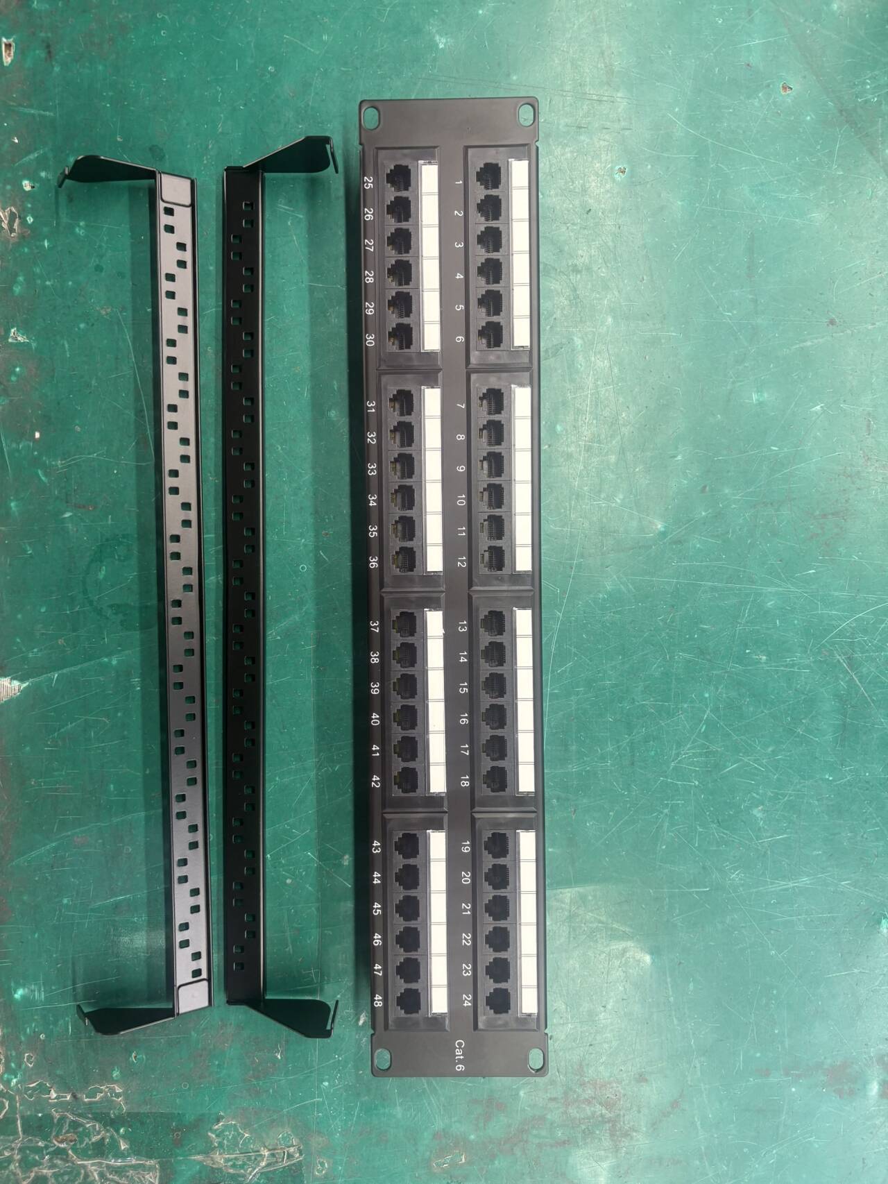 PATCH PANEL DE 48 PUERTOS RJ-45 CAT 6