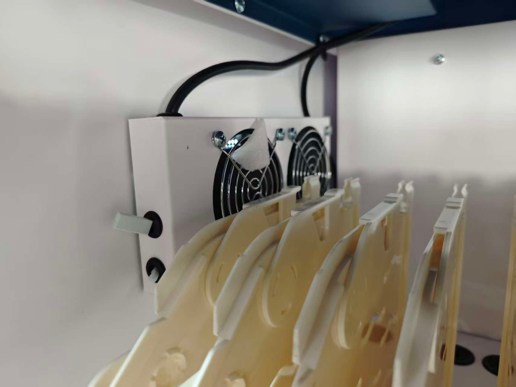 Estacion Gabinete de Carga Movil para Portatiles Tablet  Laptops 15.6 Pulg / 40 Puertos