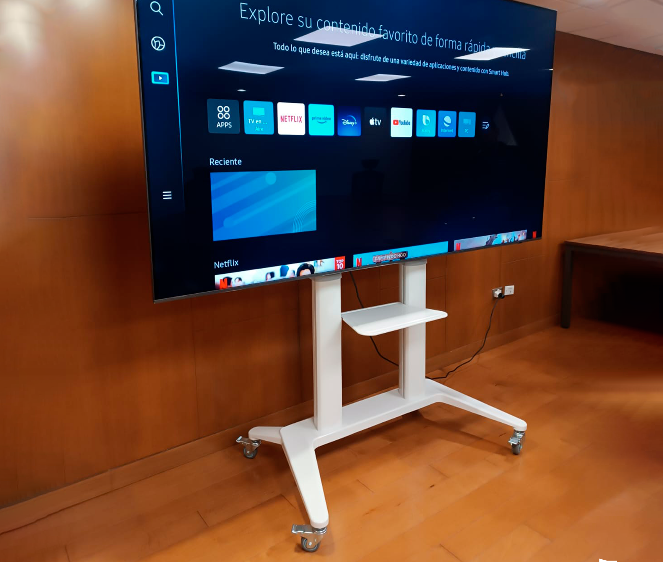 Pedestal con Ruedas para TV 70 a 120 Pulg / VESA Max 1000x600mm / Carga 140 kg