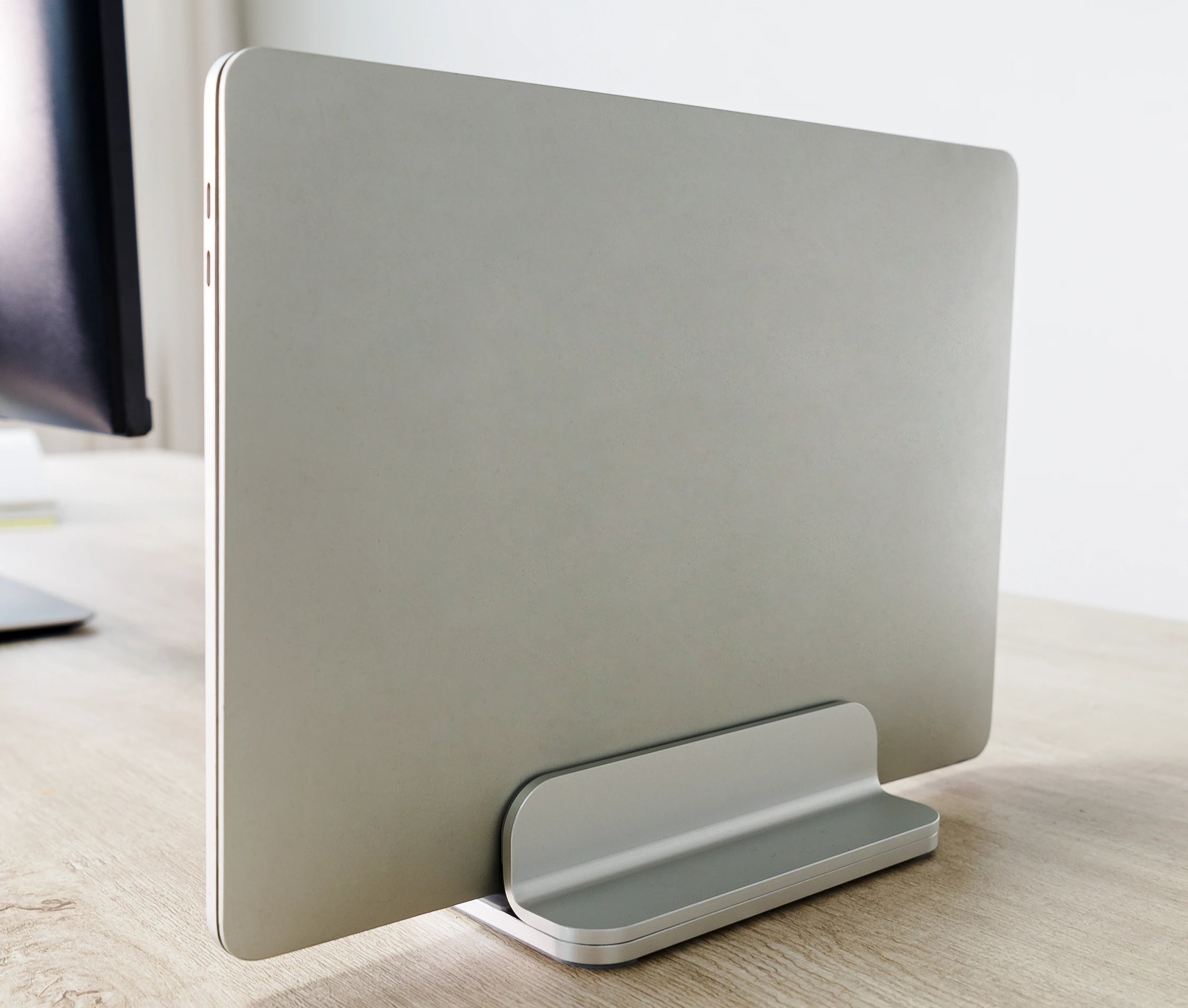 Soporte Base de Aluminio para Laptop - Ancho Ajustable