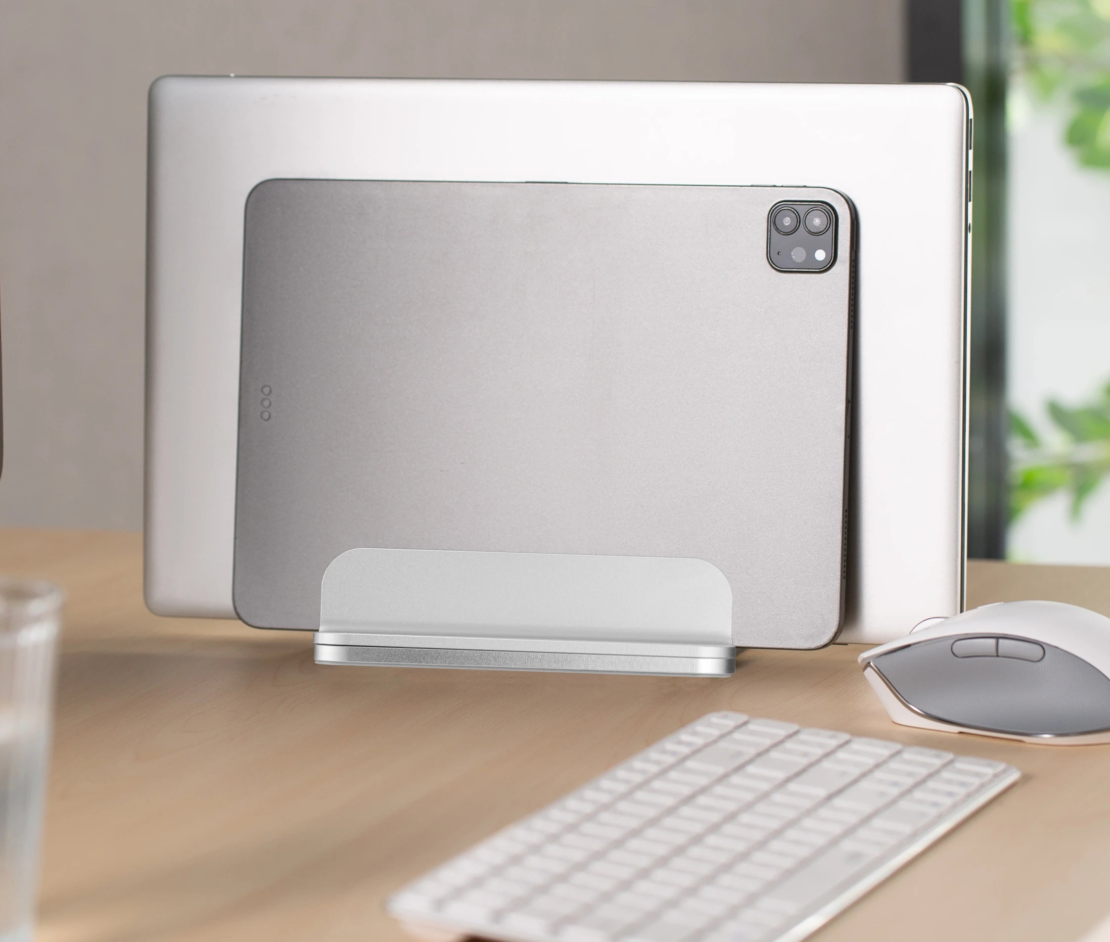 Soporte Vertical de Aluminio Doble para Laptop y Tablet  / Ancho Ajustable