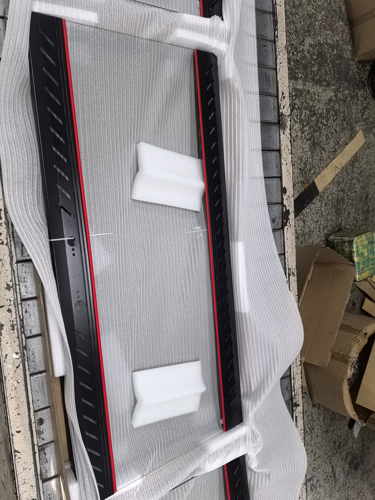 Gabinete de Piso Servidores / 27 RU / 60x80x140 cm (AnchoxProf.xAlt.) / Puerta Frontal Vidrio Posterior Microperforada