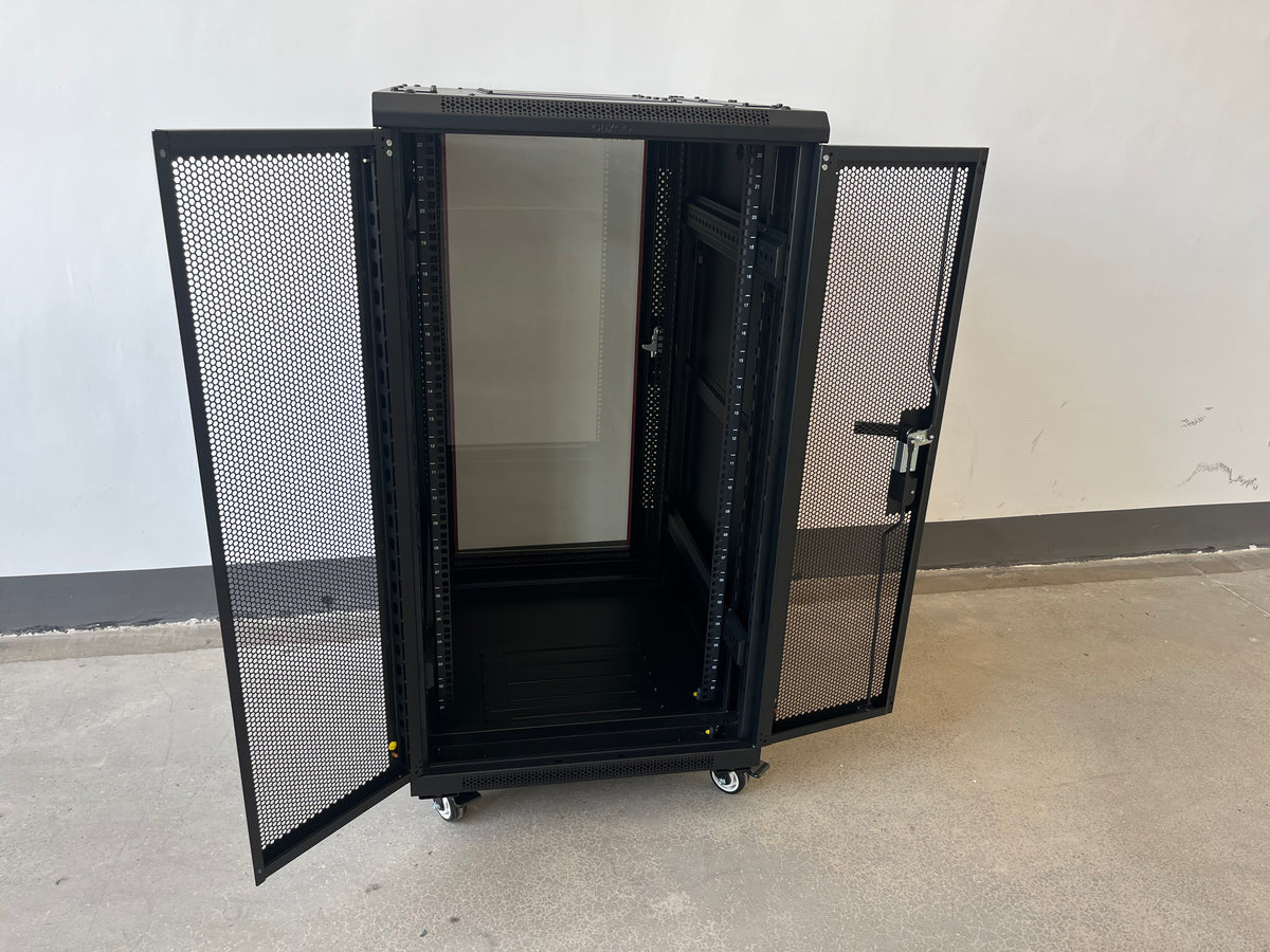 Gabinete de Piso 19" / 22 RU / 60x80 cm (Anch x Prof) / Puerta Frontal Vidrio y Posterior Doble Microperforada