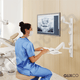 Estación de trabajo médica de pared de alta resistencia para Monitor 17-49 Pulg