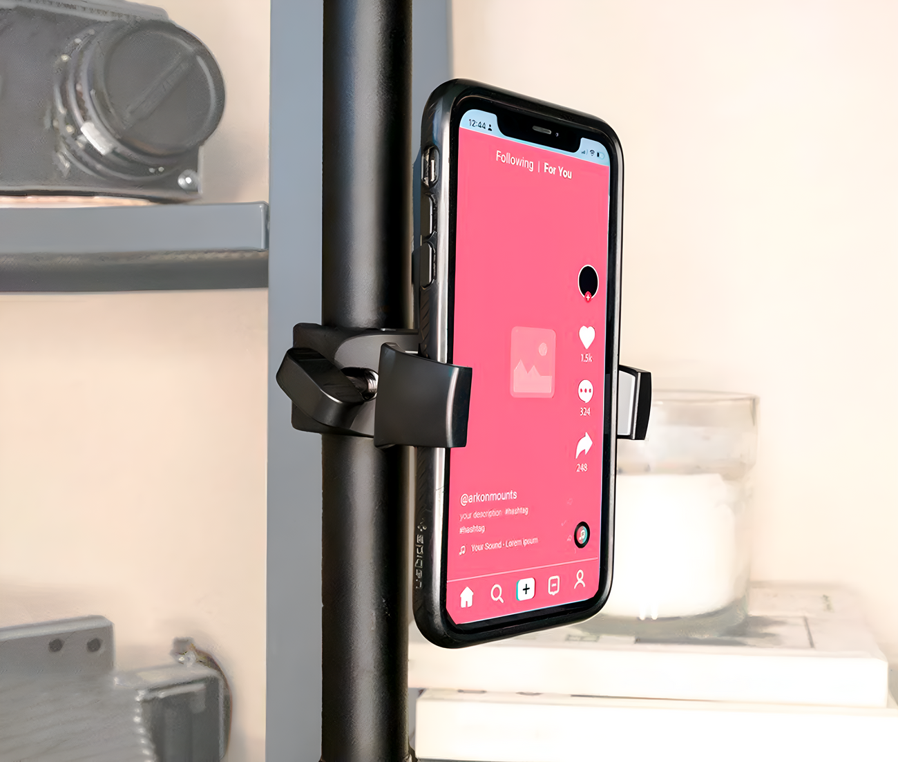 Soporte con abrazadera para Celular / Montaje en Poste, Tubo