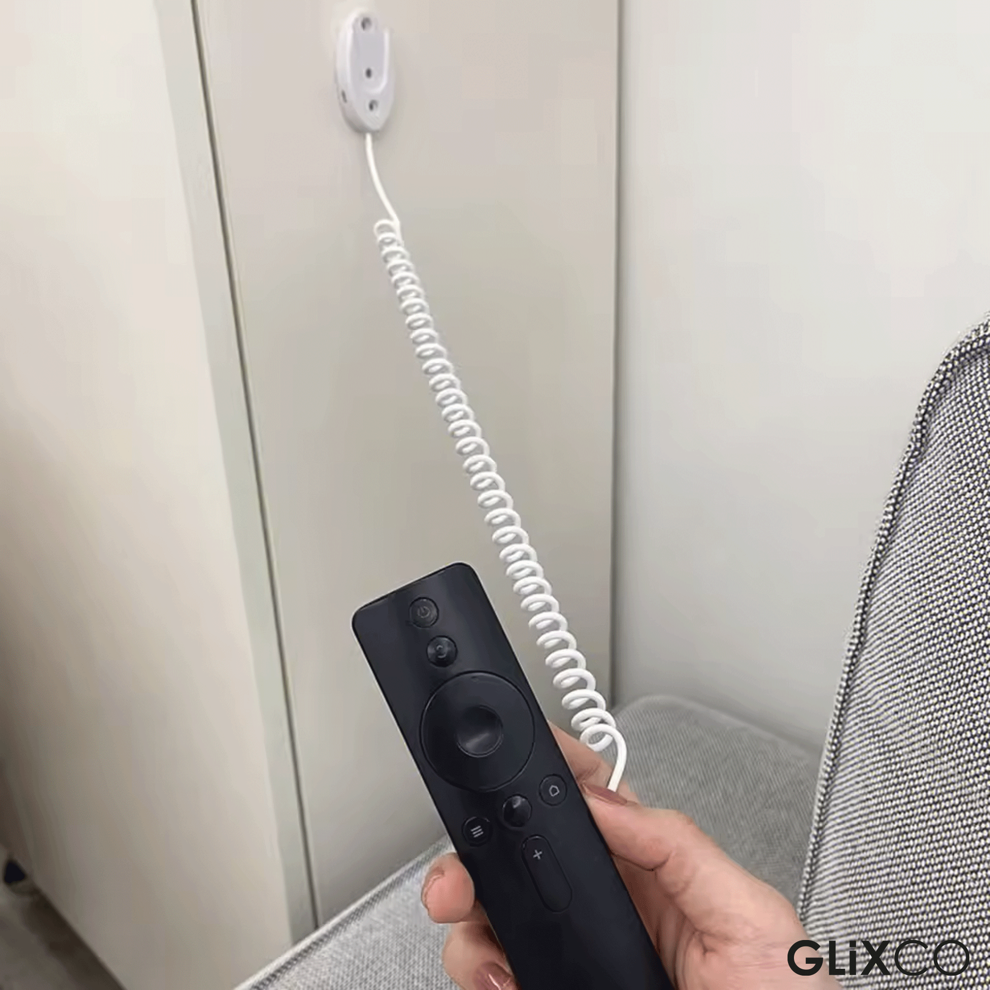Cable Retráctil Imantado para Control Remoto / Soporte Magnético Antipérdida / Fijación en pared / Largo Max 80cm