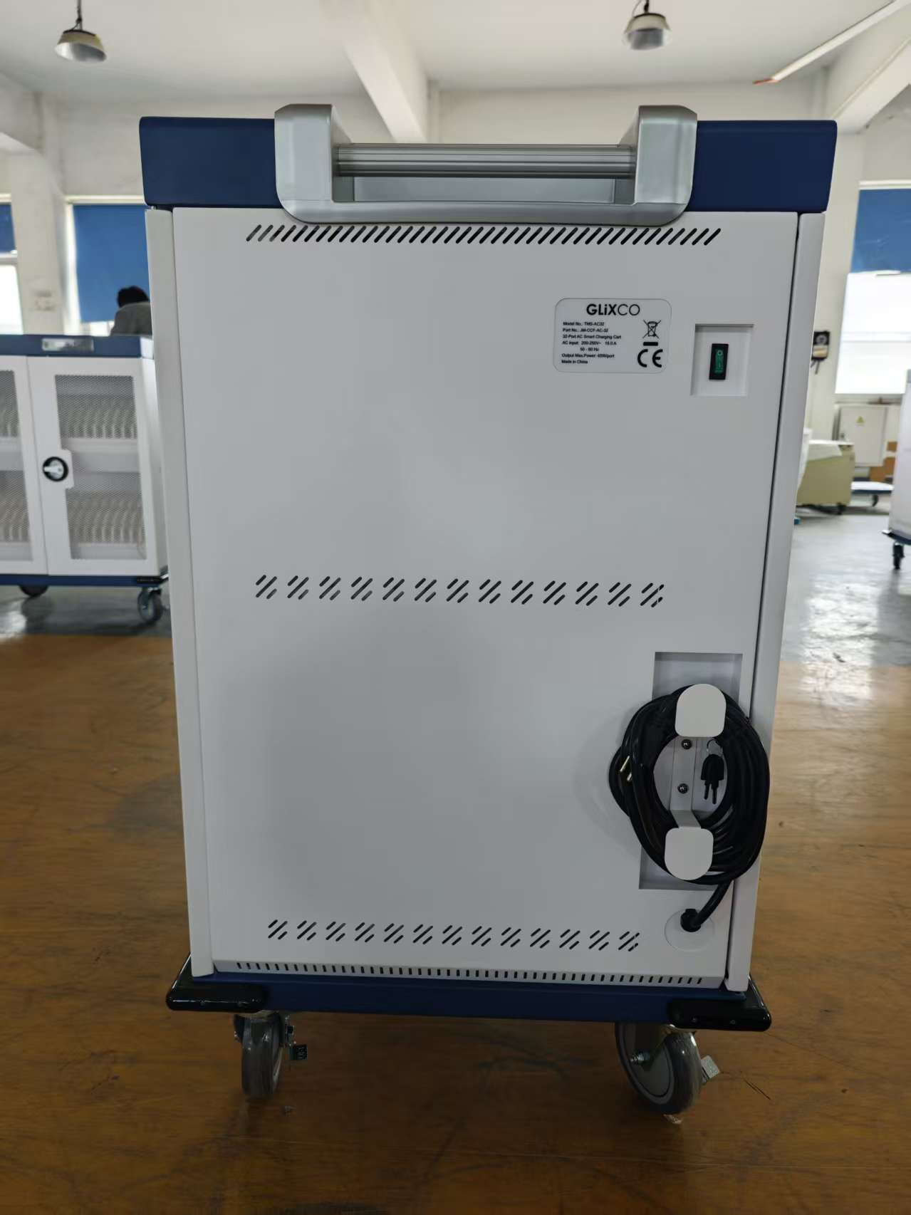 Estacion Gabinete de Carga Movil para Portatiles Tablet  Laptops 15.6 Pulg / 32 Puertos