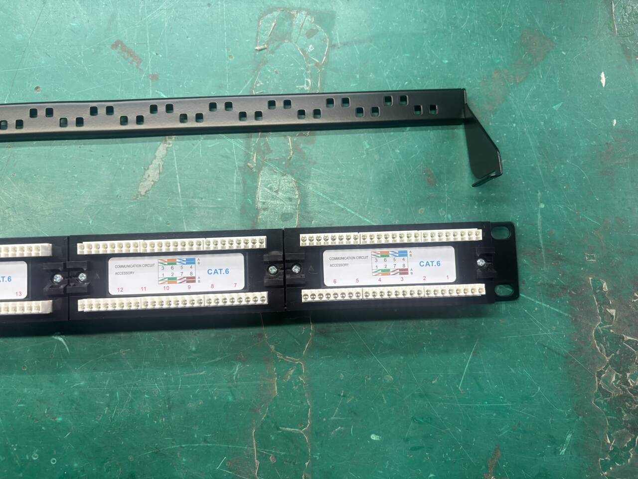 PATCH PANEL DE 24 PUERTOS RJ-45 CAT 6