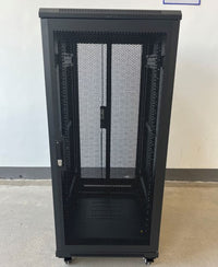 GABINETE DE PISO 27RU / 60x80 cm (Anch x Prof) / PUERTA FRONTAL MICROPERFORADO Y POSTERIOR DOBLE MICROPERFORADA