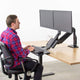 Rack Soporte Doble con Teclado de Escritorio para 2 Monitores 17 a 27 Pulg / Puerto USB / Trabaje parado o sentado