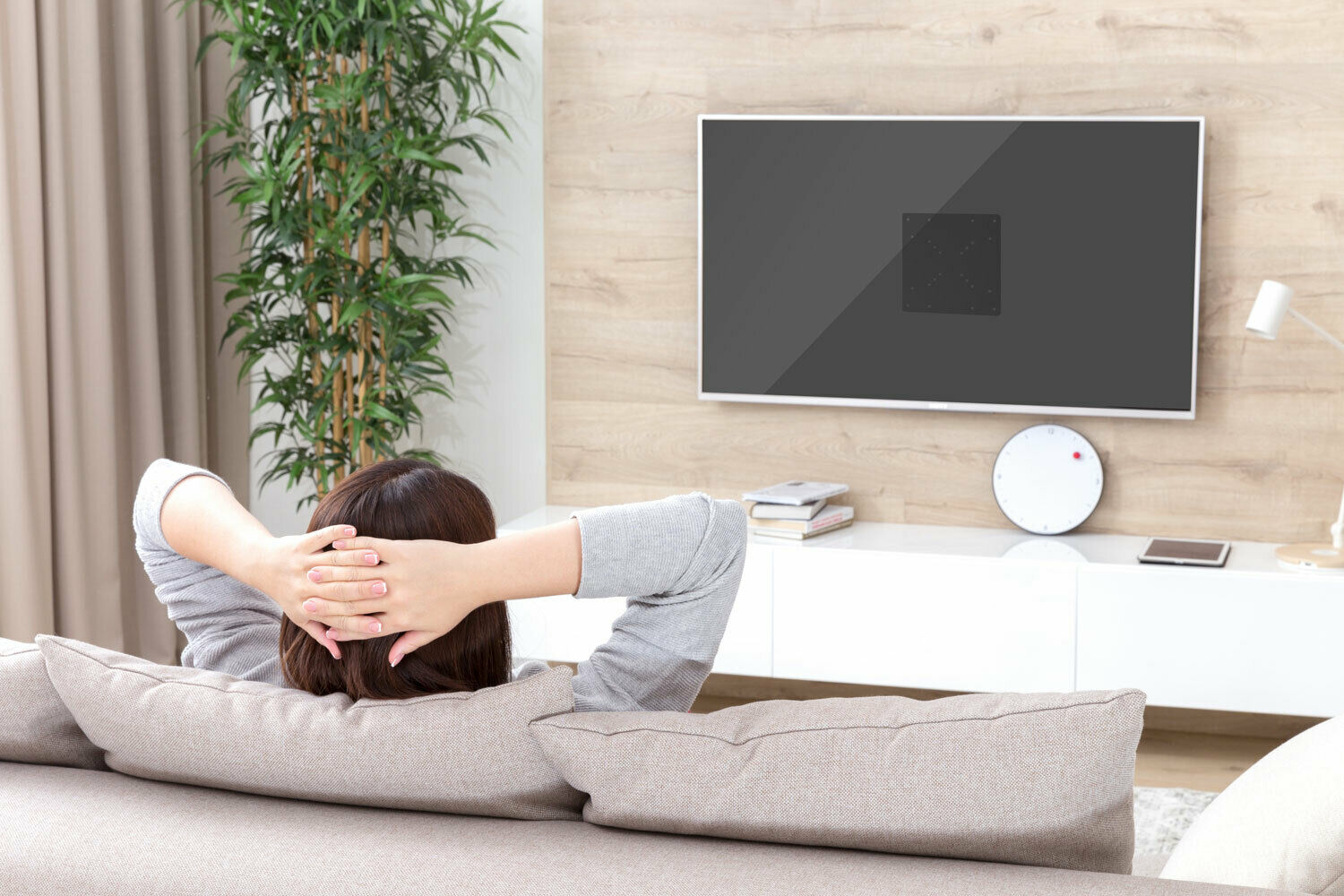 Adaptador Extensión VESA Max 200x200mm para TV y Monitores de 23 a 42 Pulg